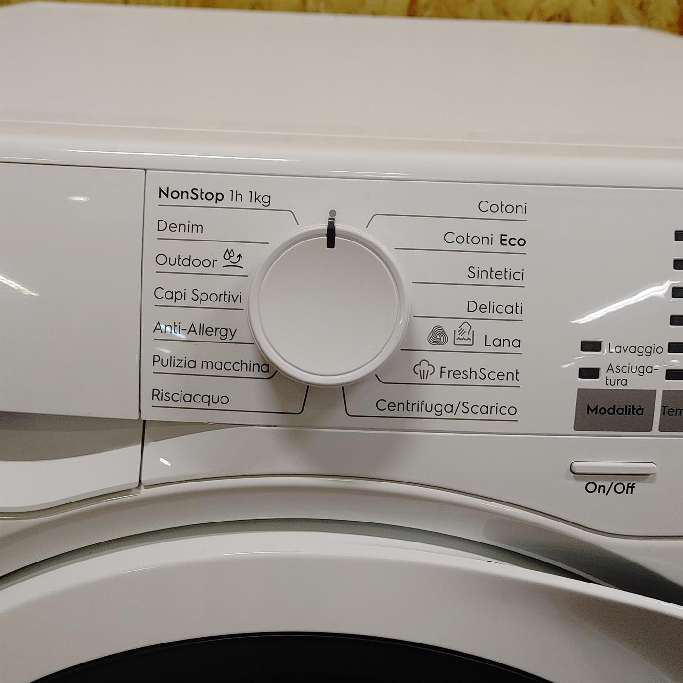 Electrolux EW7W486W Lavasciuga PerfectCare 700 Vapore PRO, 8 kg, Centrifuga 1600 Giri/Min