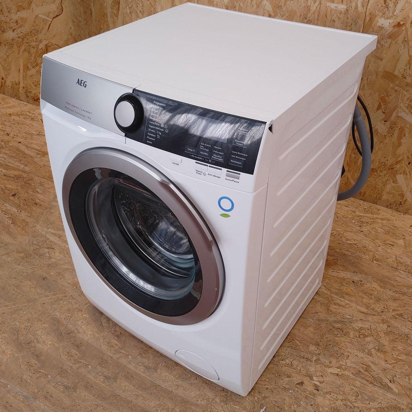 AEG L7FEE94SX lavatrice Caricamento frontale 9 kg 1400 Giri/min A Argento