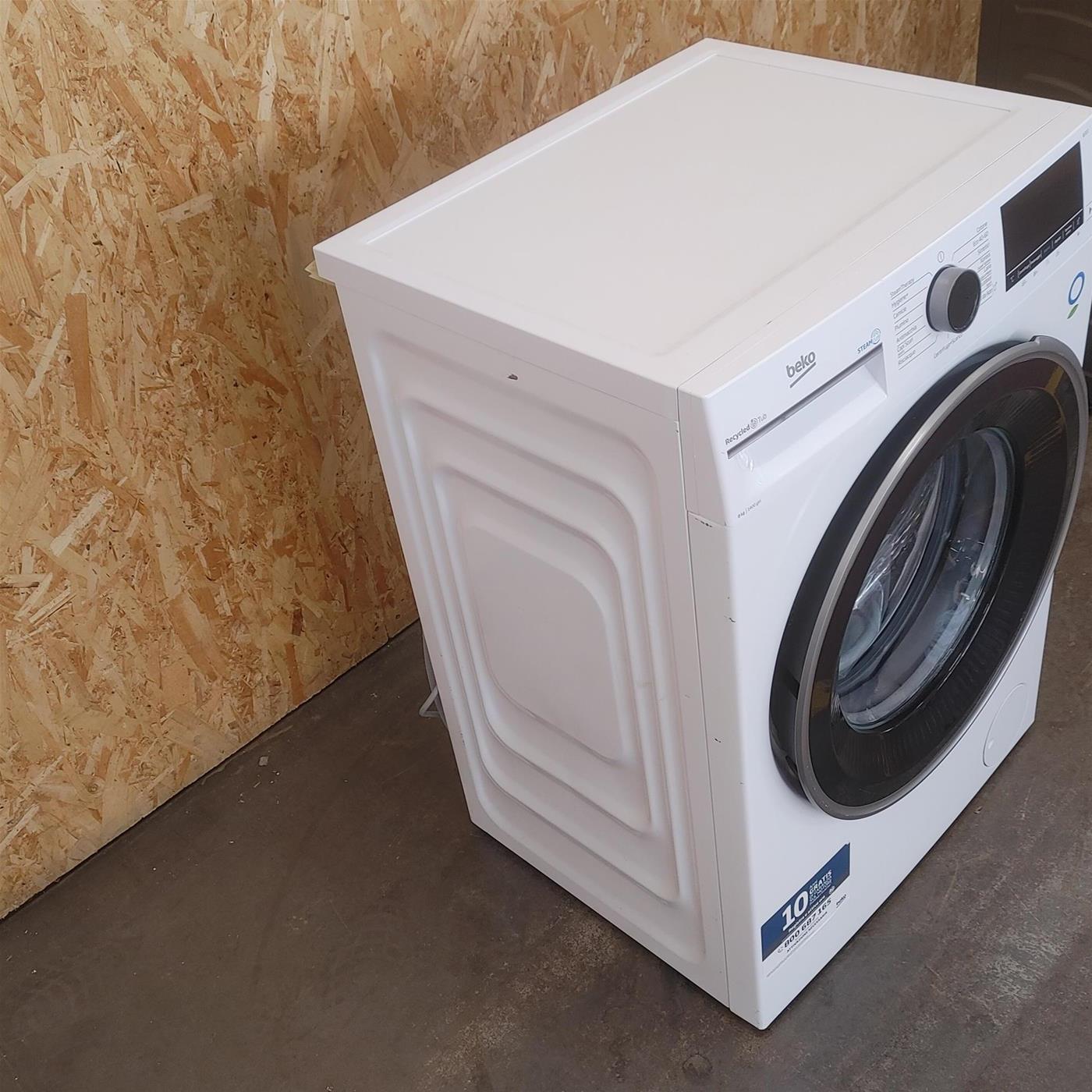 Lavatrice Beko b300 BWU384S:  Beyond Classe A SteamCure™ 8 Kg