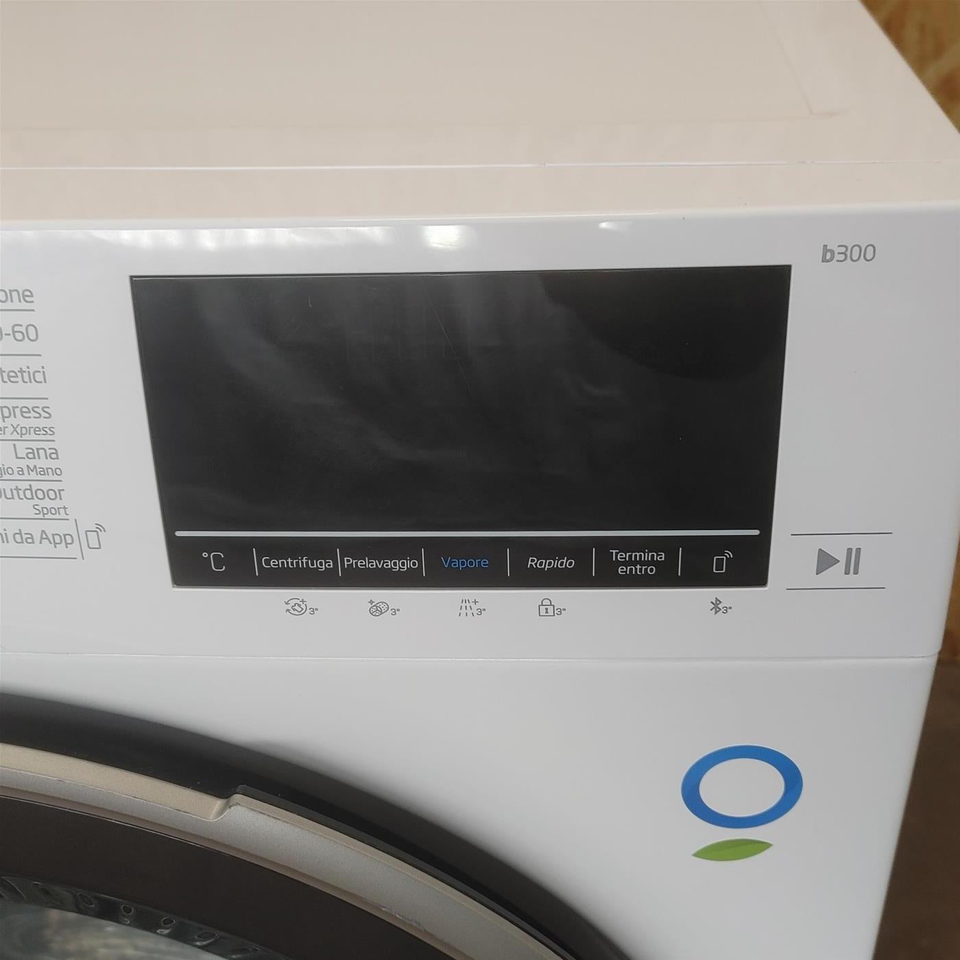 Lavatrice Beko b300 BWU384S:  Beyond Classe A SteamCure™ 8 Kg