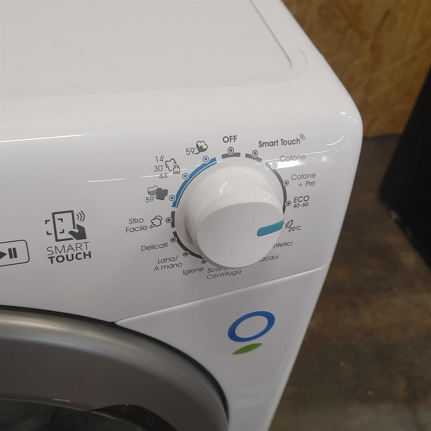 Candy Smart CSS4127TRE/1-11 lavatrice Caricamento frontale 7 kg 1200 Giri/min D Bianco