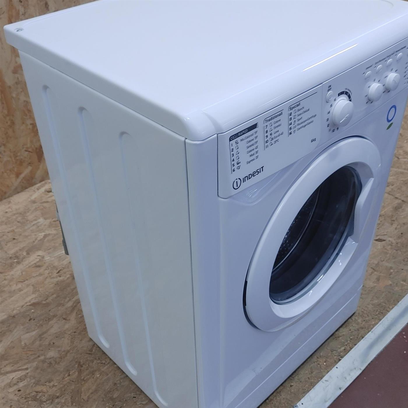 Indesit EWC 61051 W IT N lavatrice Caricamento frontale 6 kg 1000 Giri/min F Bian