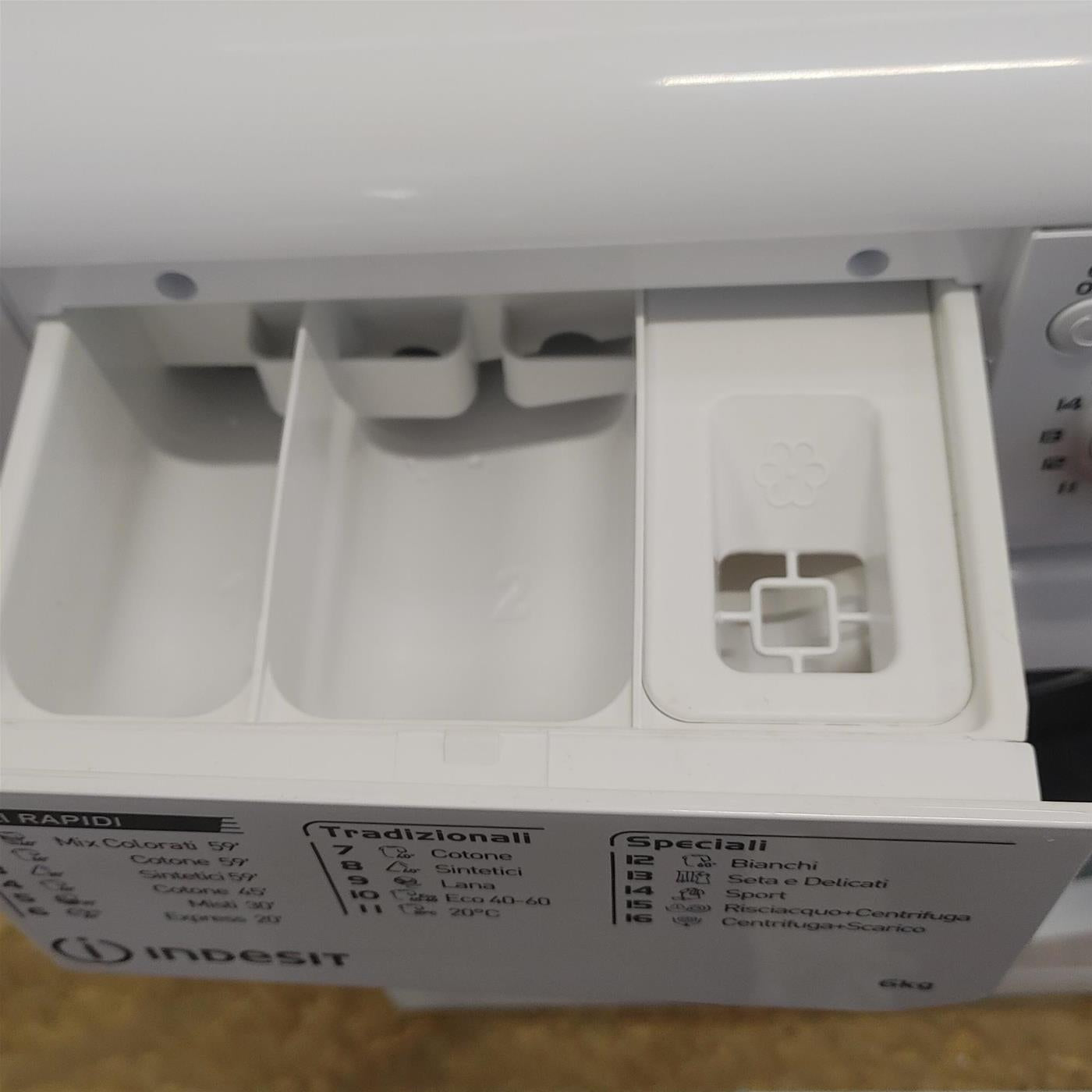 Indesit EWC 61051 W IT N lavatrice Caricamento frontale 6 kg 1000 Giri/min F Bian