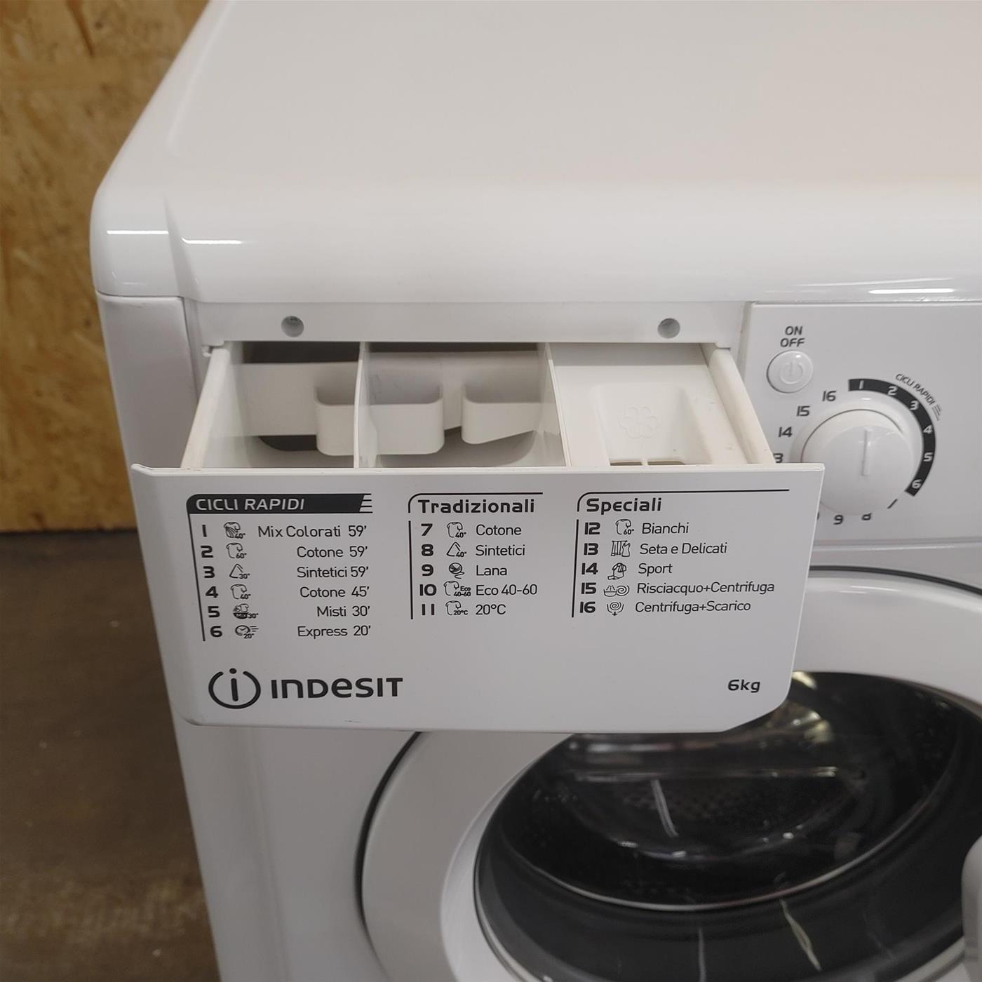 Indesit EWC61051WITN lavatrice Caricamento frontale 6 kg 1000 Giri/min F Bianco