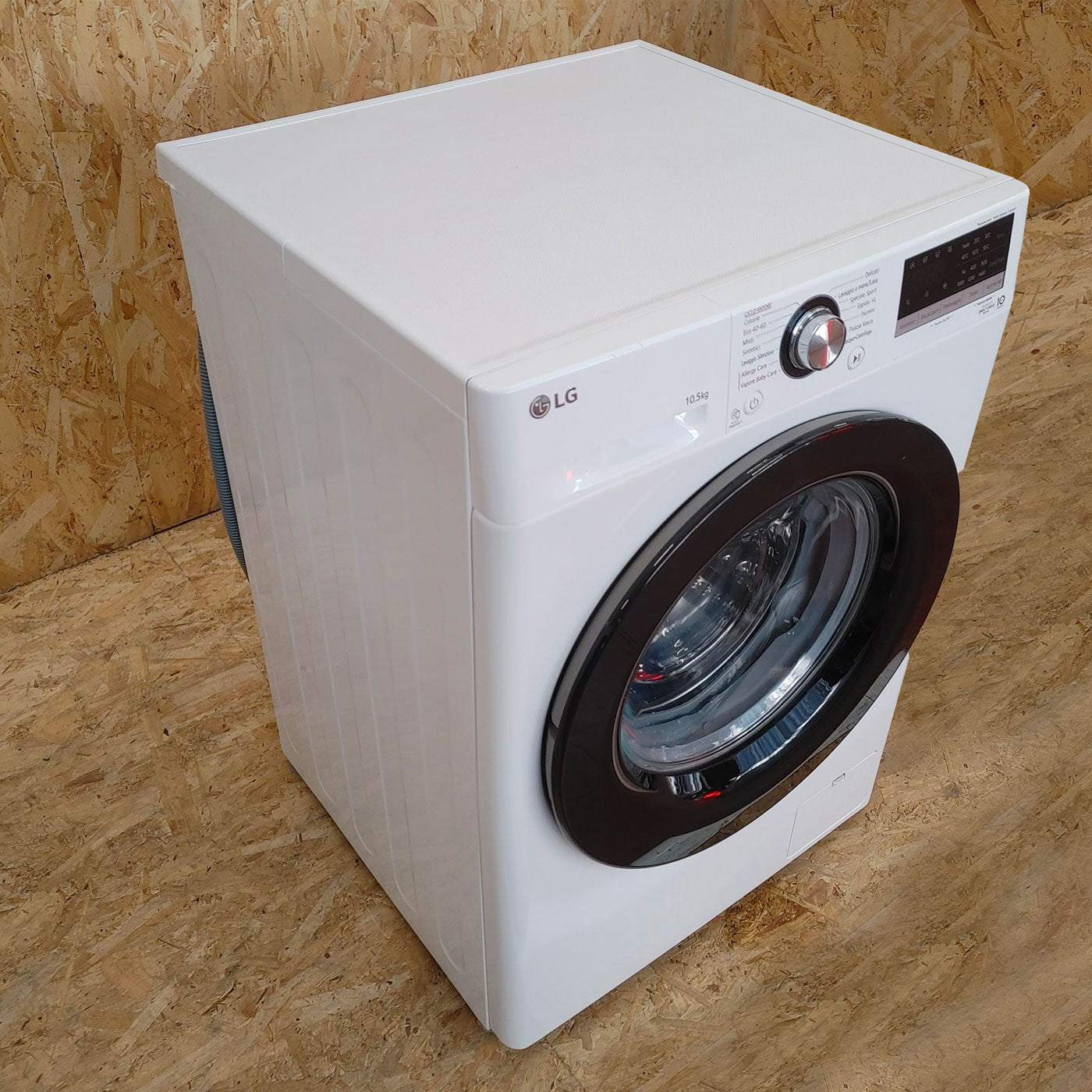 LG F4WV310SAE lavatrice Caricamento frontale 10,5 kg 1400 Giri/min A Bianco