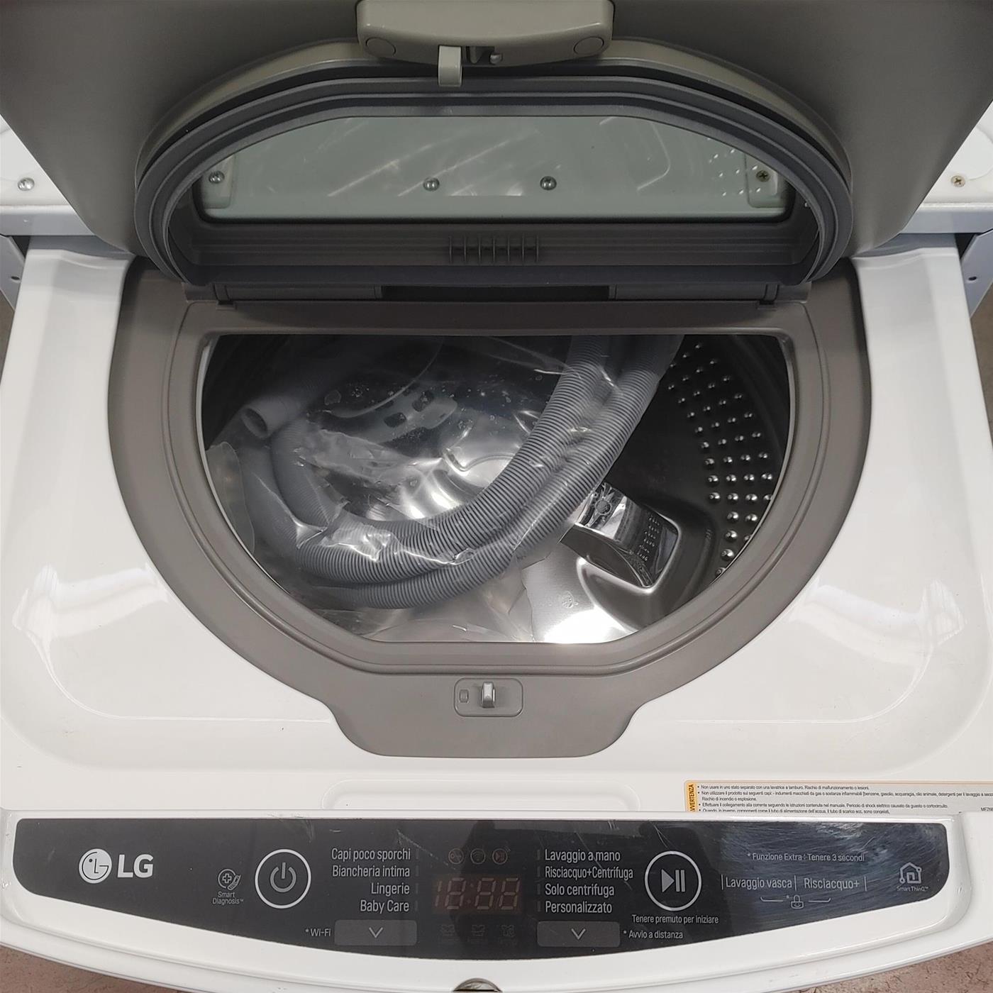 Lavatrice LG F8K5XNK3 Caricamento dall'alto 2 Kg