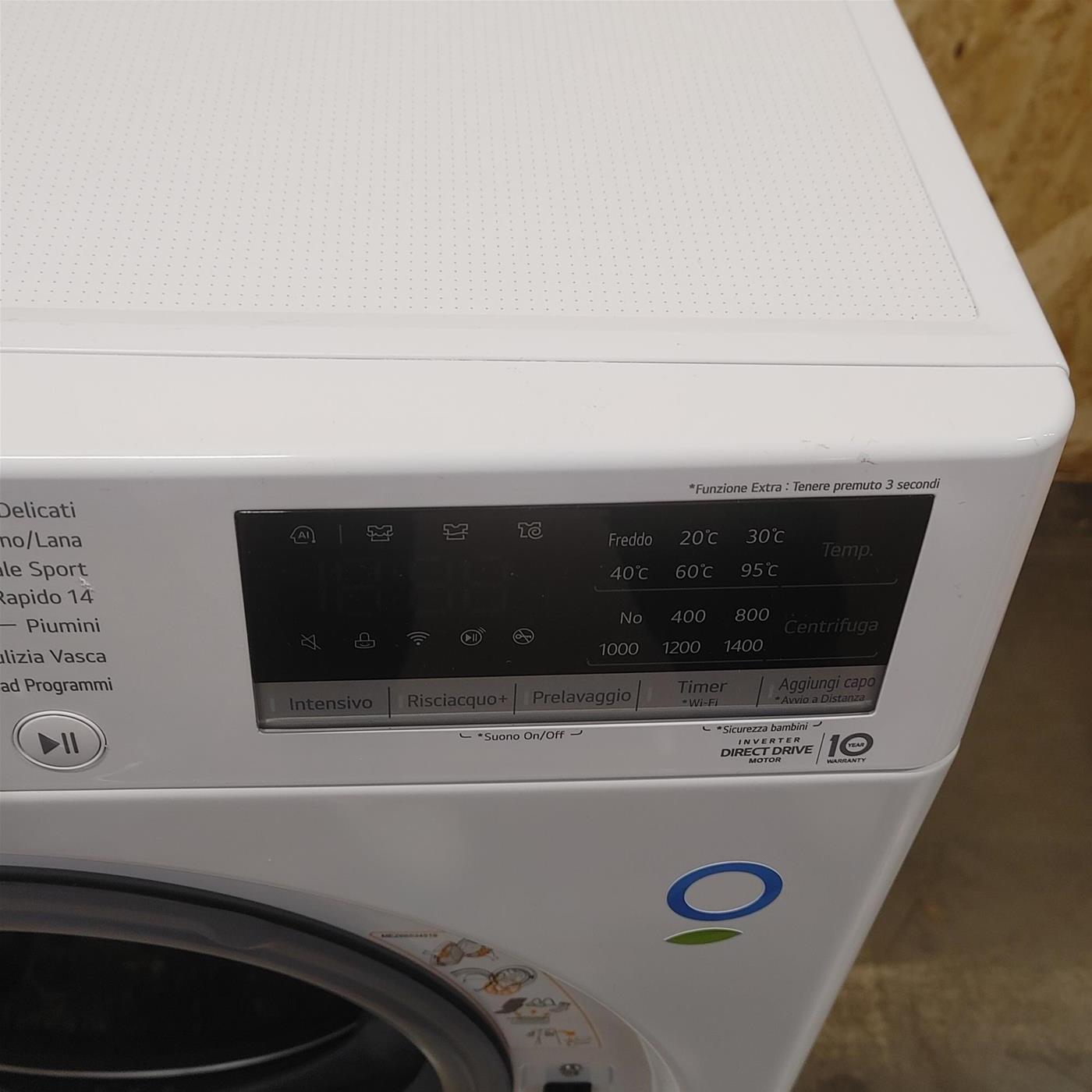 LG F4WV510SAE lavatrice Caricamento frontale 10,5 kg 1400 Giri/min A Bianco