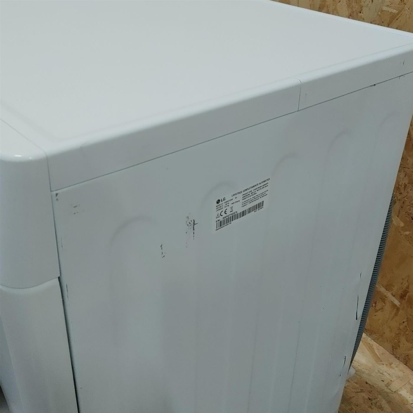 LG F4WV510SAE lavatrice Caricamento frontale 10,5 kg 1400 Giri/min A Bianco