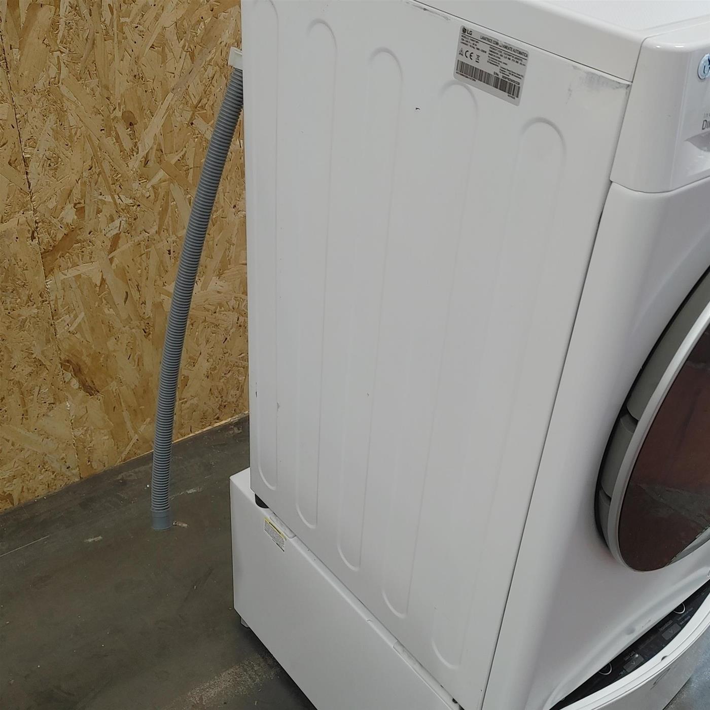 Lavatrice LG F4WV710P1  10,5 kg + Lavatrice carica dall'alto F8K5XN3 2 kg
