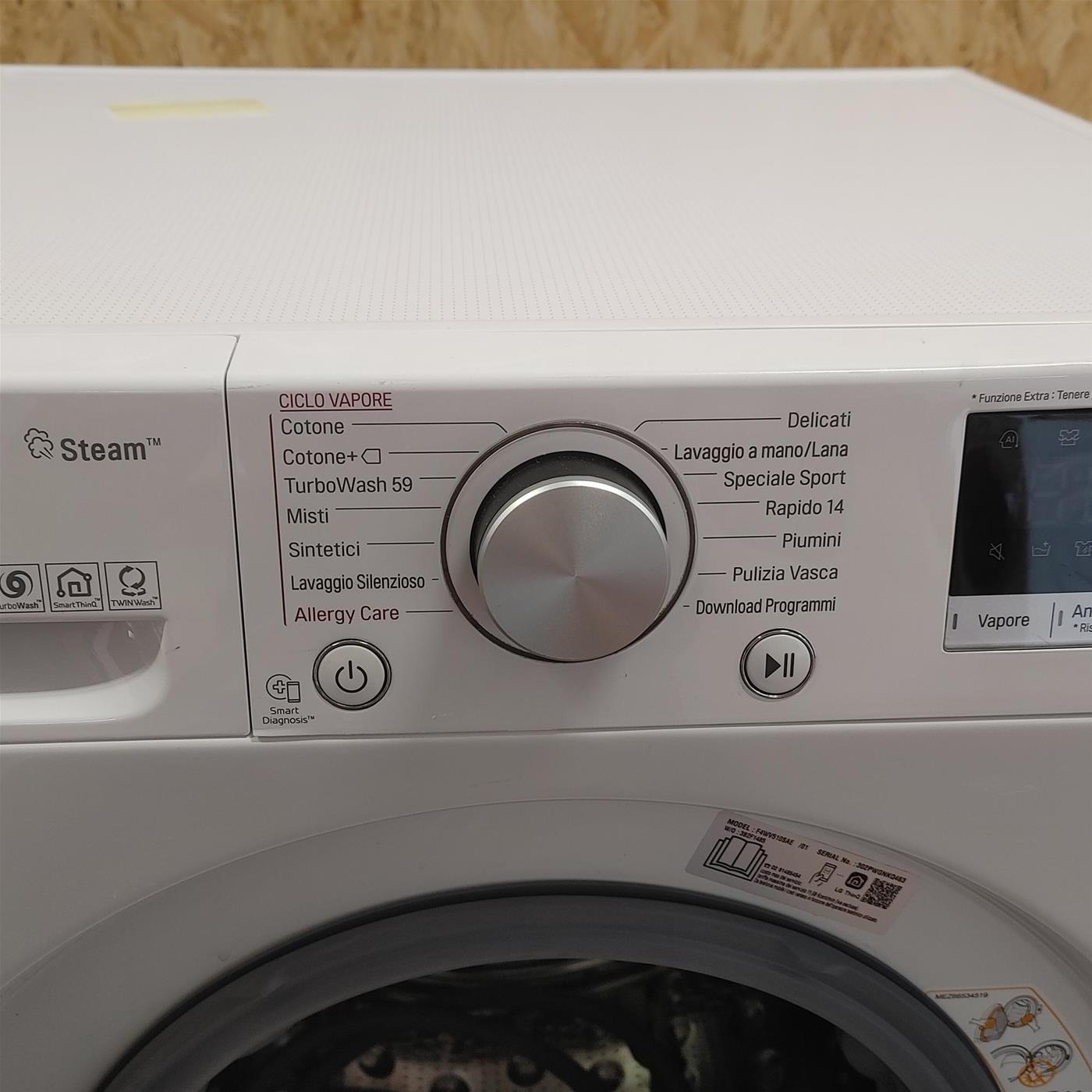 Lavatrice LG F4WV710P1  10,5 kg + Lavatrice carica dall'alto F8K5XN3 2 kg