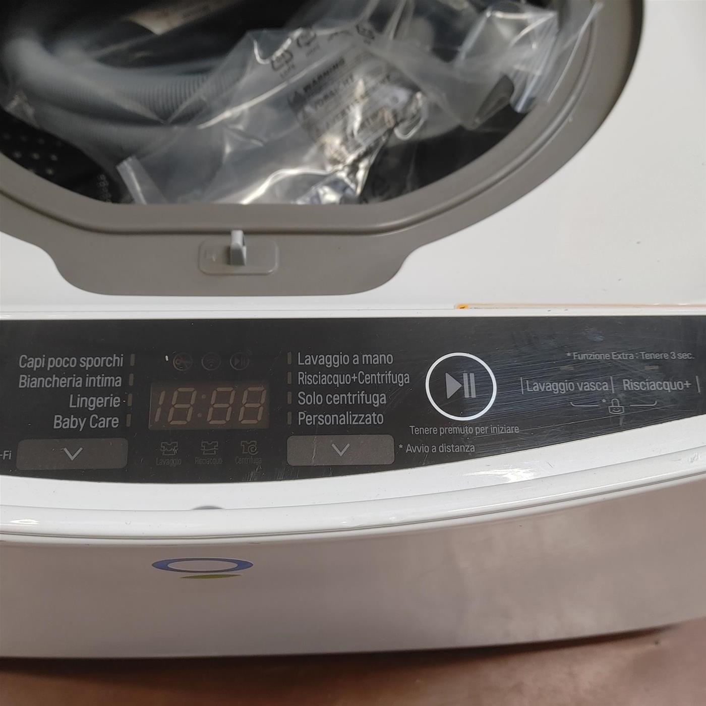 Lavatrice LG F4WV710P1  10,5 kg + Lavatrice carica dall'alto F8K5XN3 2 kg