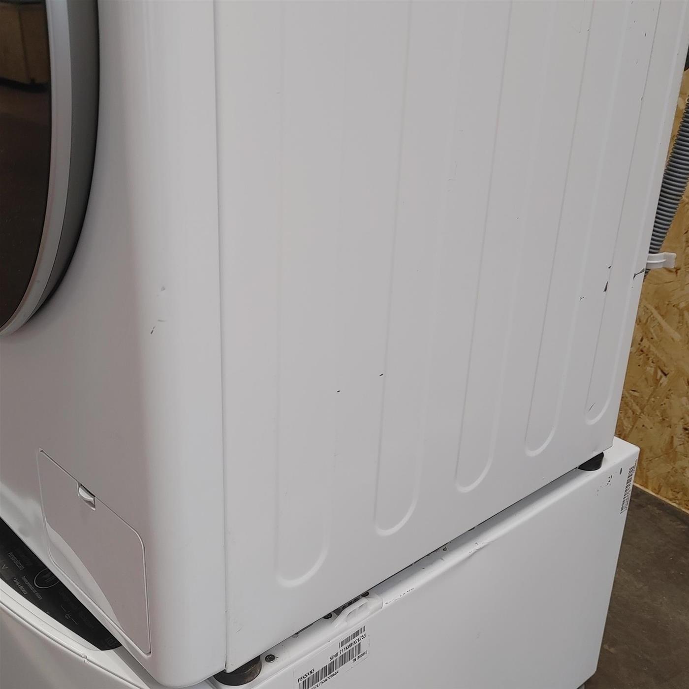 Lavatrice LG F4WV710P1  10,5 kg + Lavatrice carica dall'alto F8K5XN3 2 kg