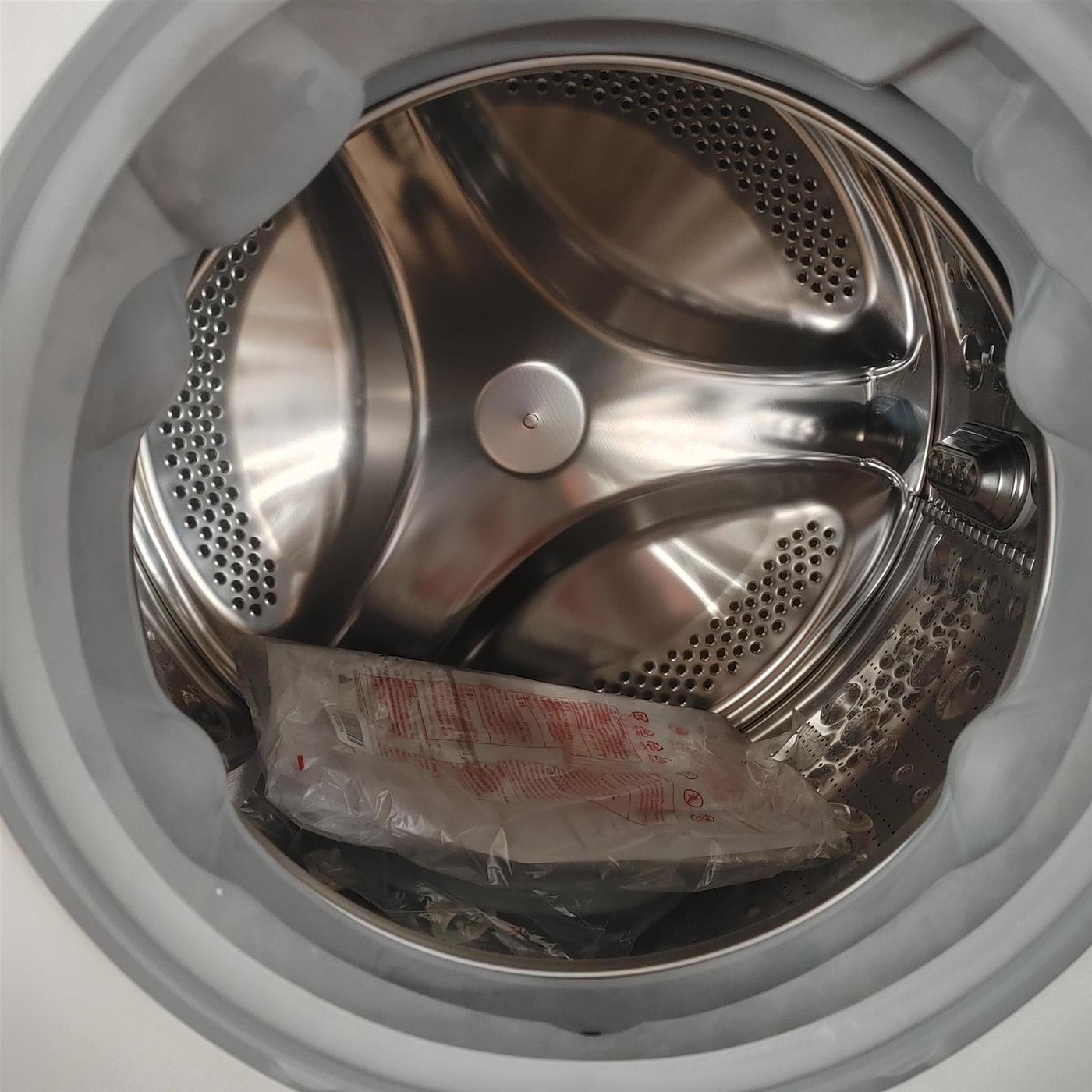 Lavatrice LG F4WV912P2EA Carica frontale 12 kg 1400 Giri/min Bianco