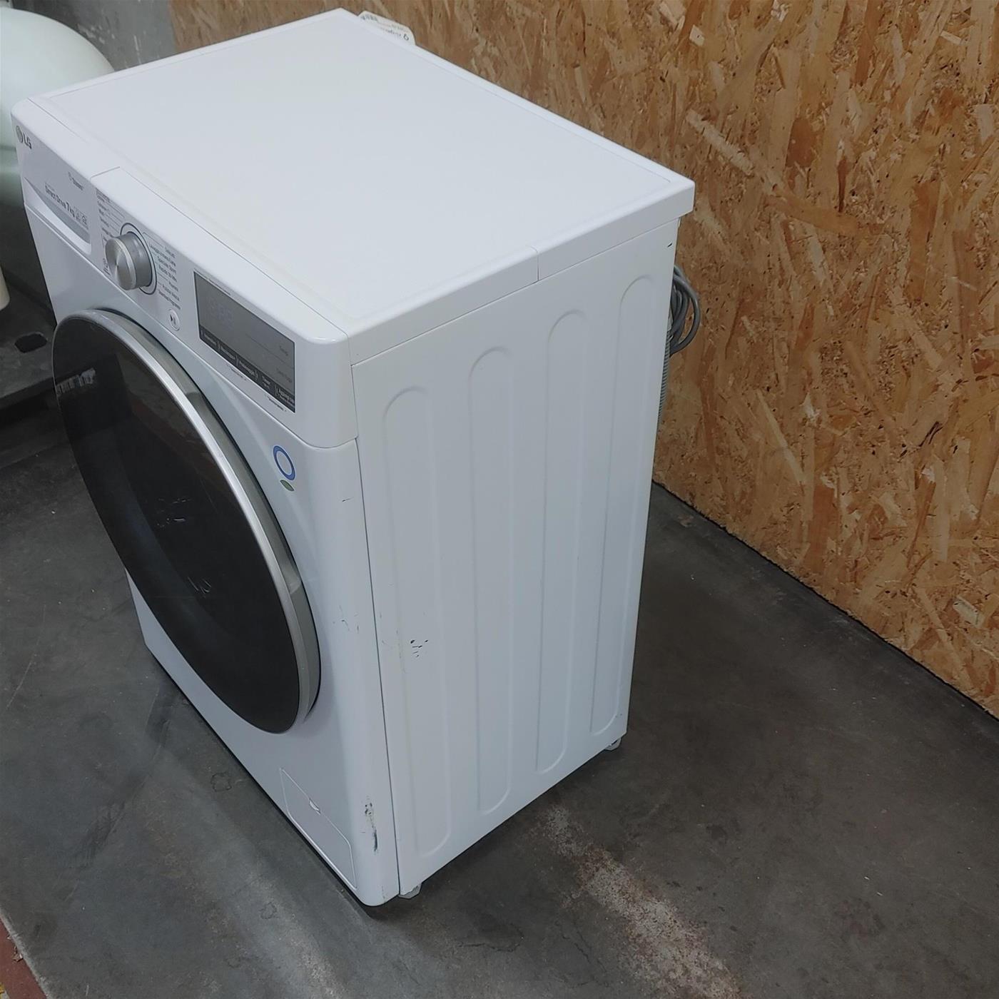 Lavatrice intelligente LG F2WV4S7S0E Slim Vapore 7 Kg