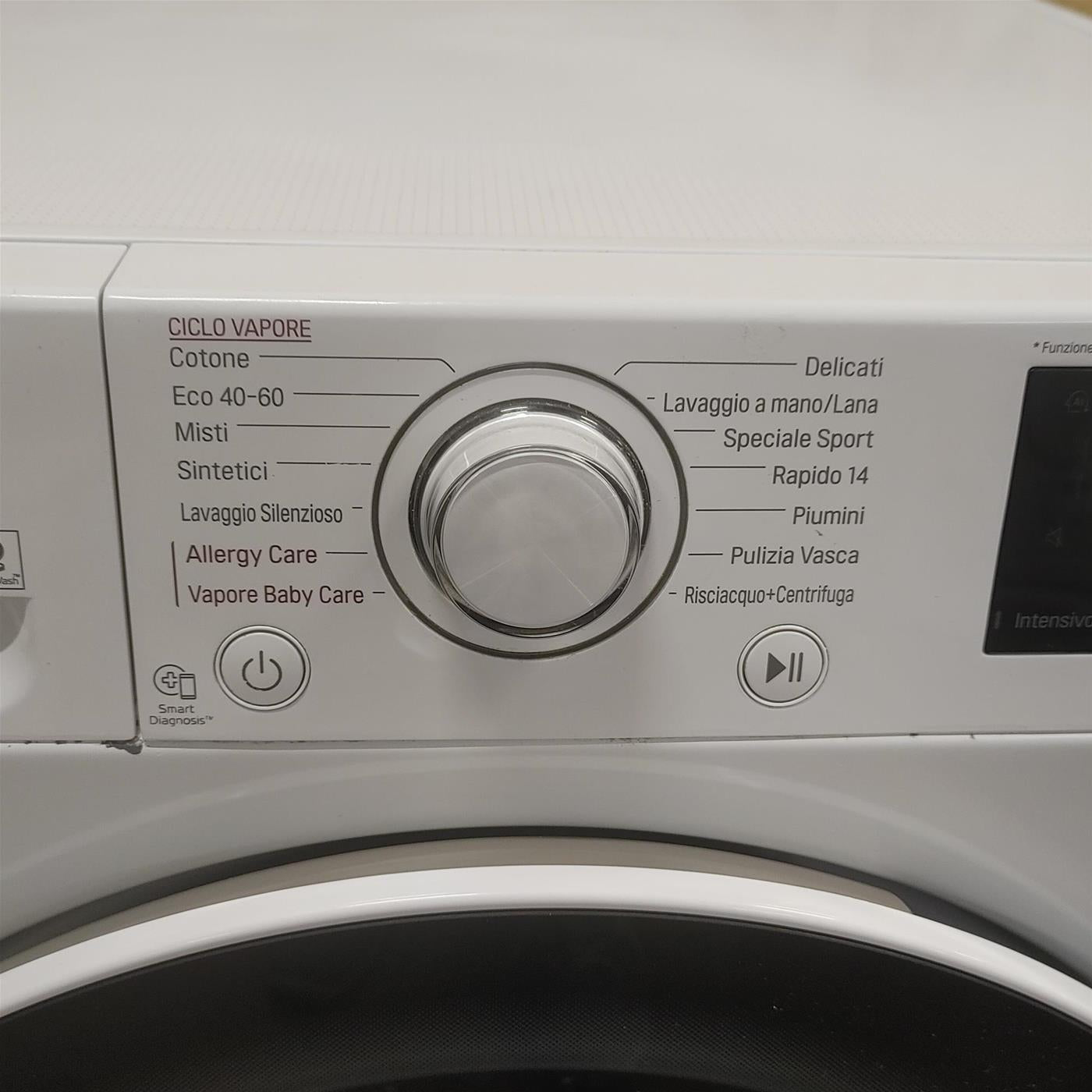 Lavatrice LG F4WV512S0E Carica frontale 12 kg 1400 Giri/min Bianco