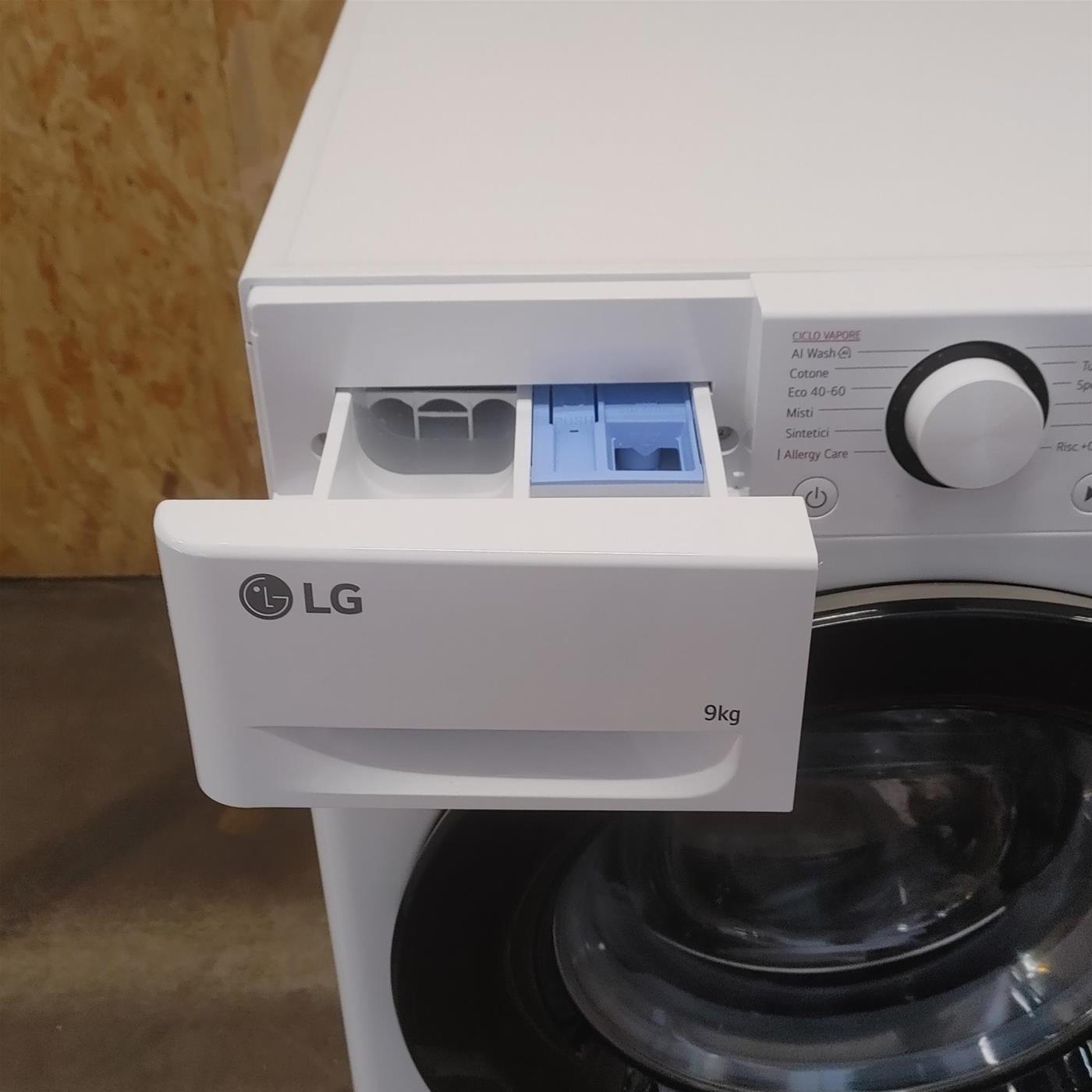 Lavatrice LG F4R5009TSWW Carica frontale 9 kg 1400 Giri/min Bianco