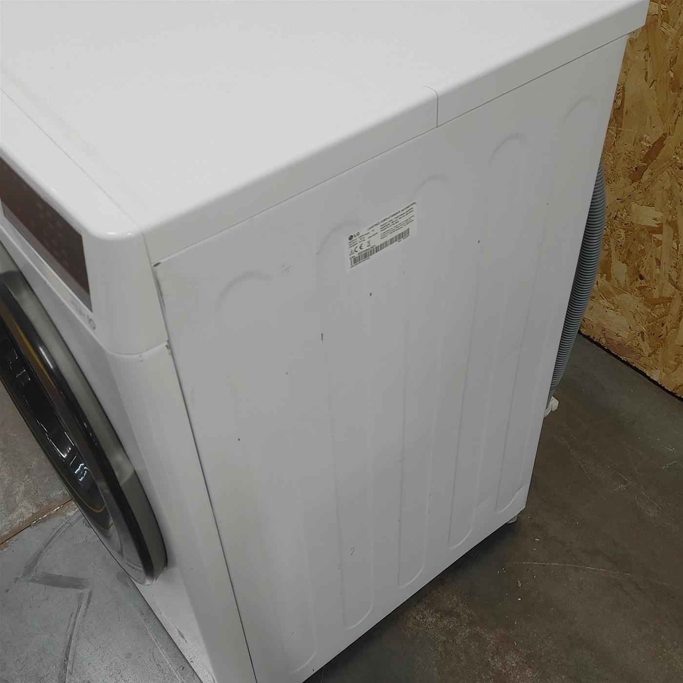LG F4WV310SAE lavatrice Caricamento frontale 10,5 kg 1400 Giri/min Bianco