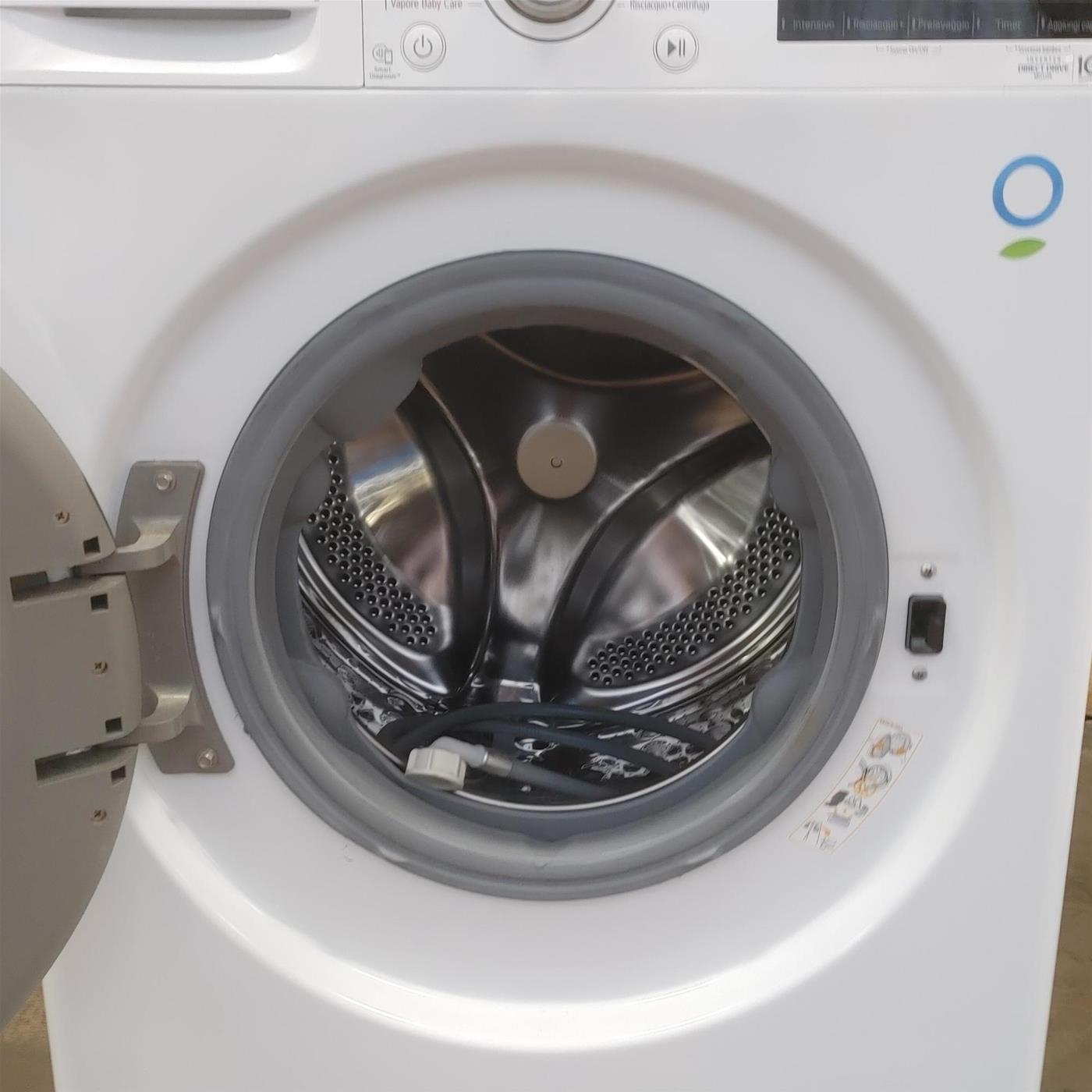 Lavatrice LG F4WV309SAE Carica frontale 9 kg 1400 Giri/min Bianco