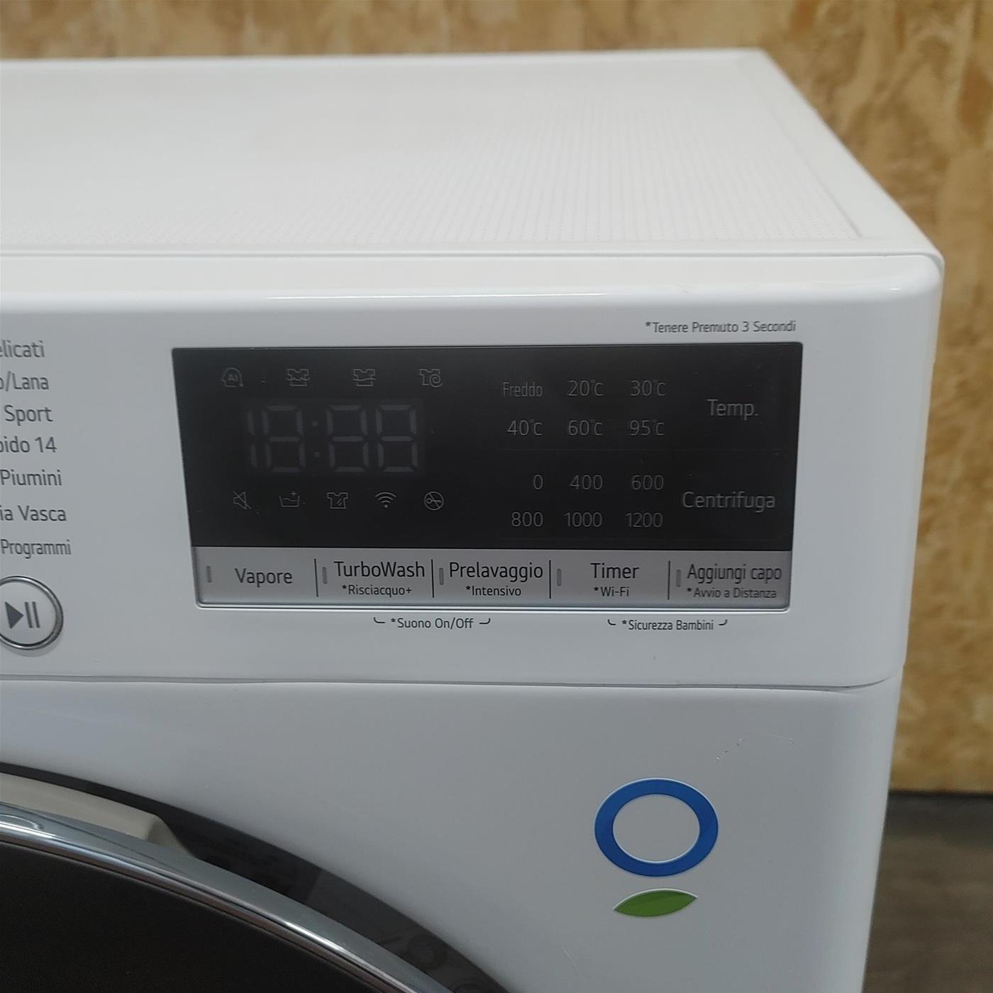 Lavatrice intelligente LG F2R7S09TSWC 9 Kg , TurboWash, Vapore, Wi-Fi