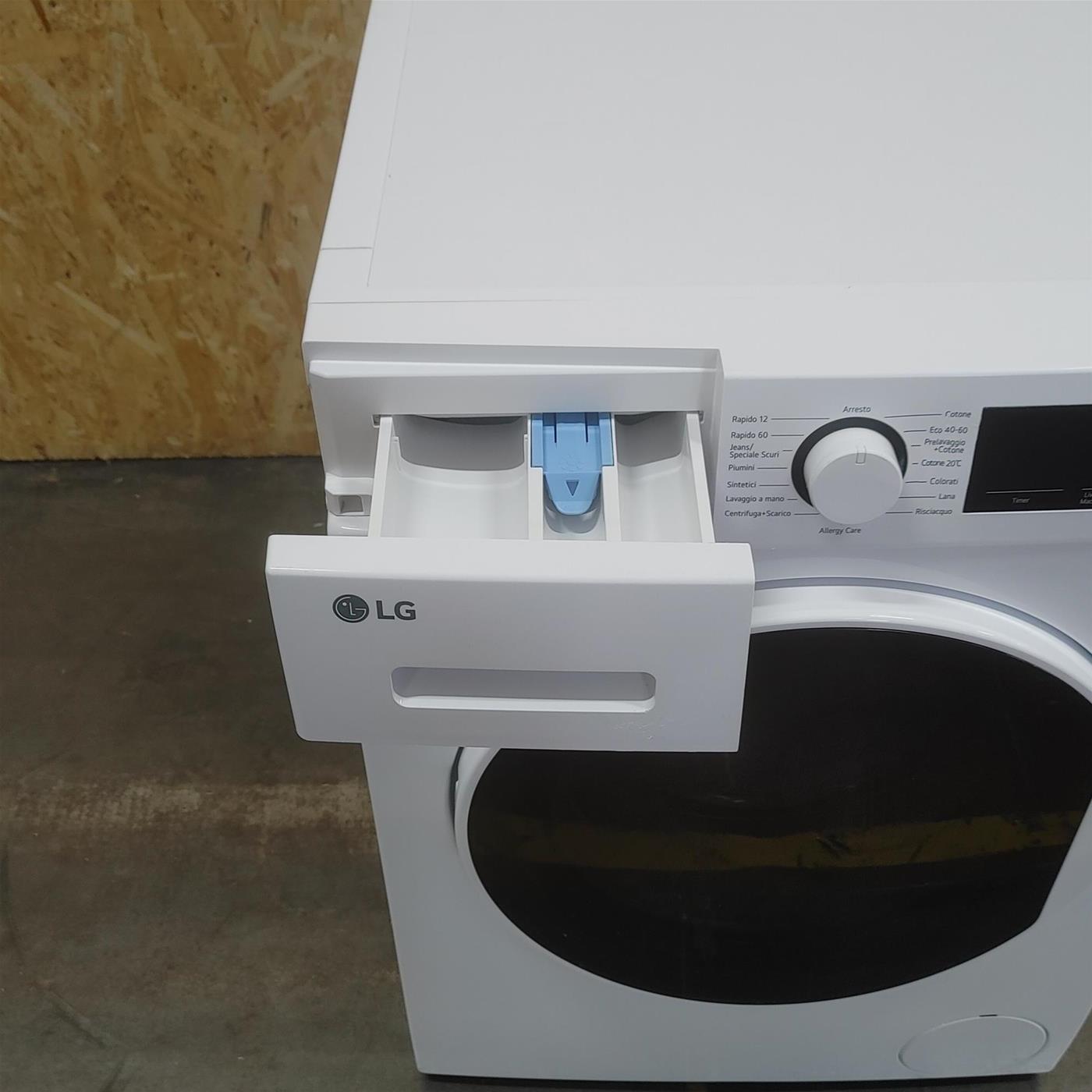 Lavatrice LG F2R3S08NSWW  8 Kg AI DD, Vapore, AI Wash