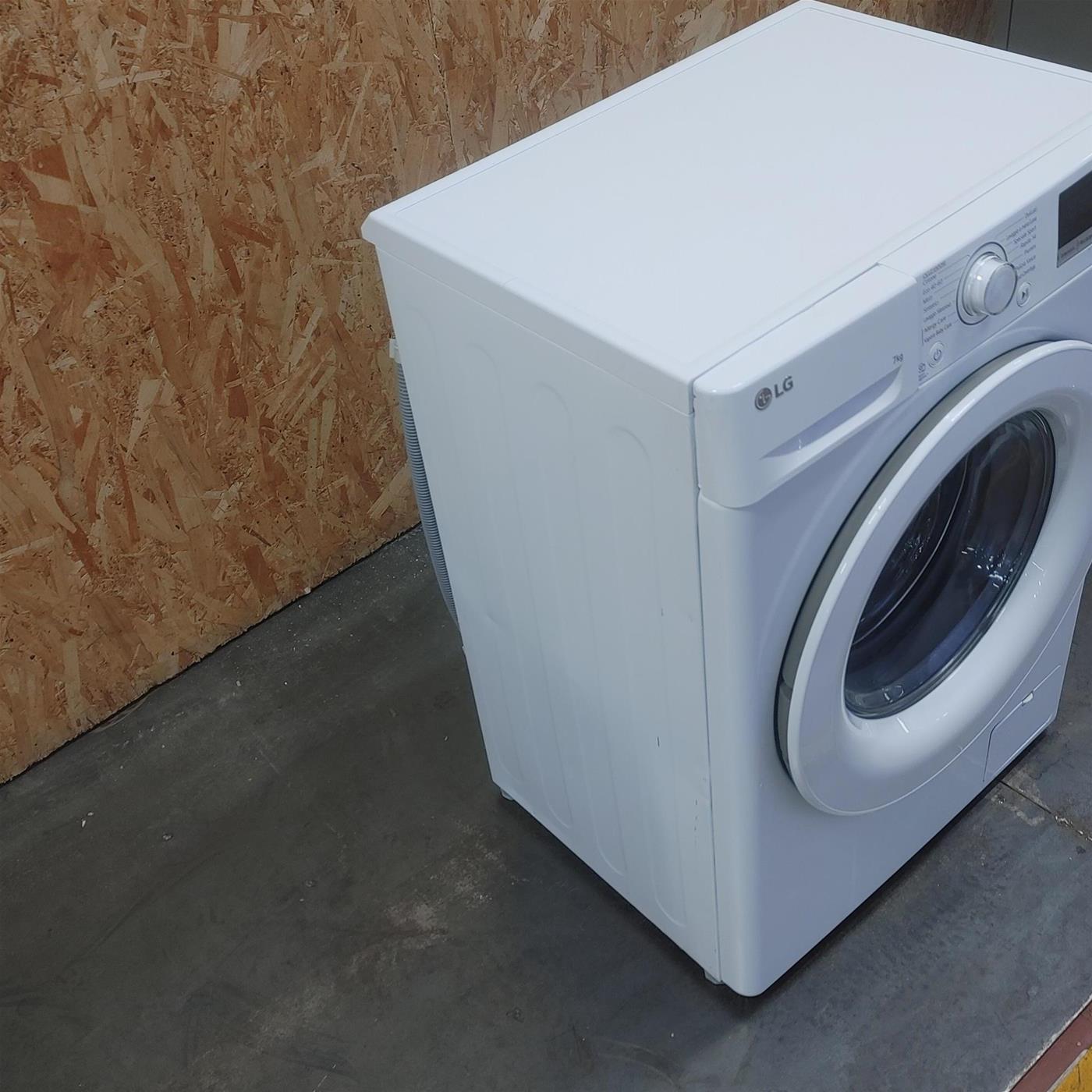 Lavatrice intelligente LG F2WV3S7S4E Slim  SteamTM 7 Kg