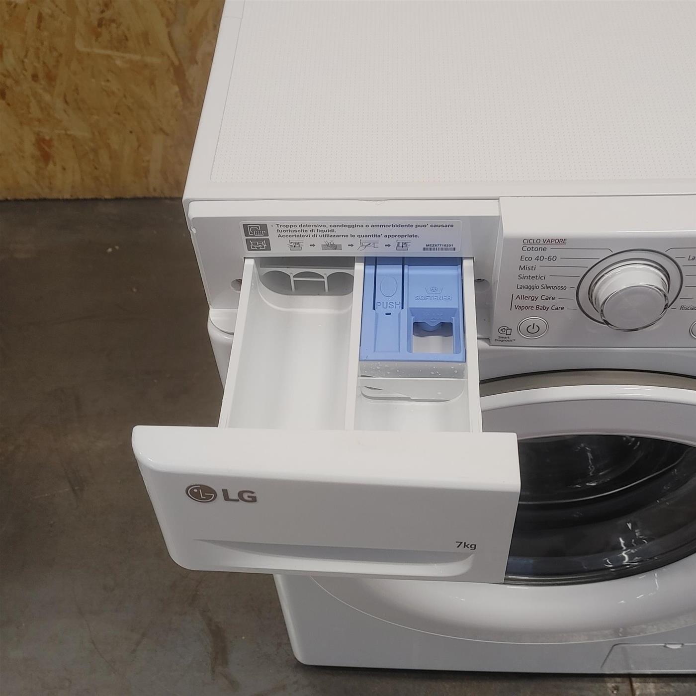 Lavatrice intelligente LG F2WV3S7S4E Slim  SteamTM 7 Kg