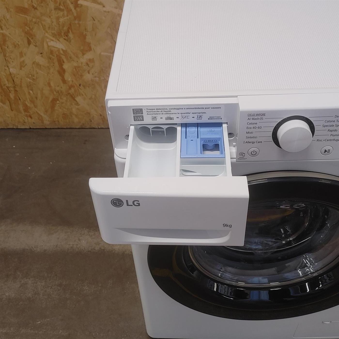 Lavatrice intelligente LG F2R3S09NSWB Classe A 9 Kg