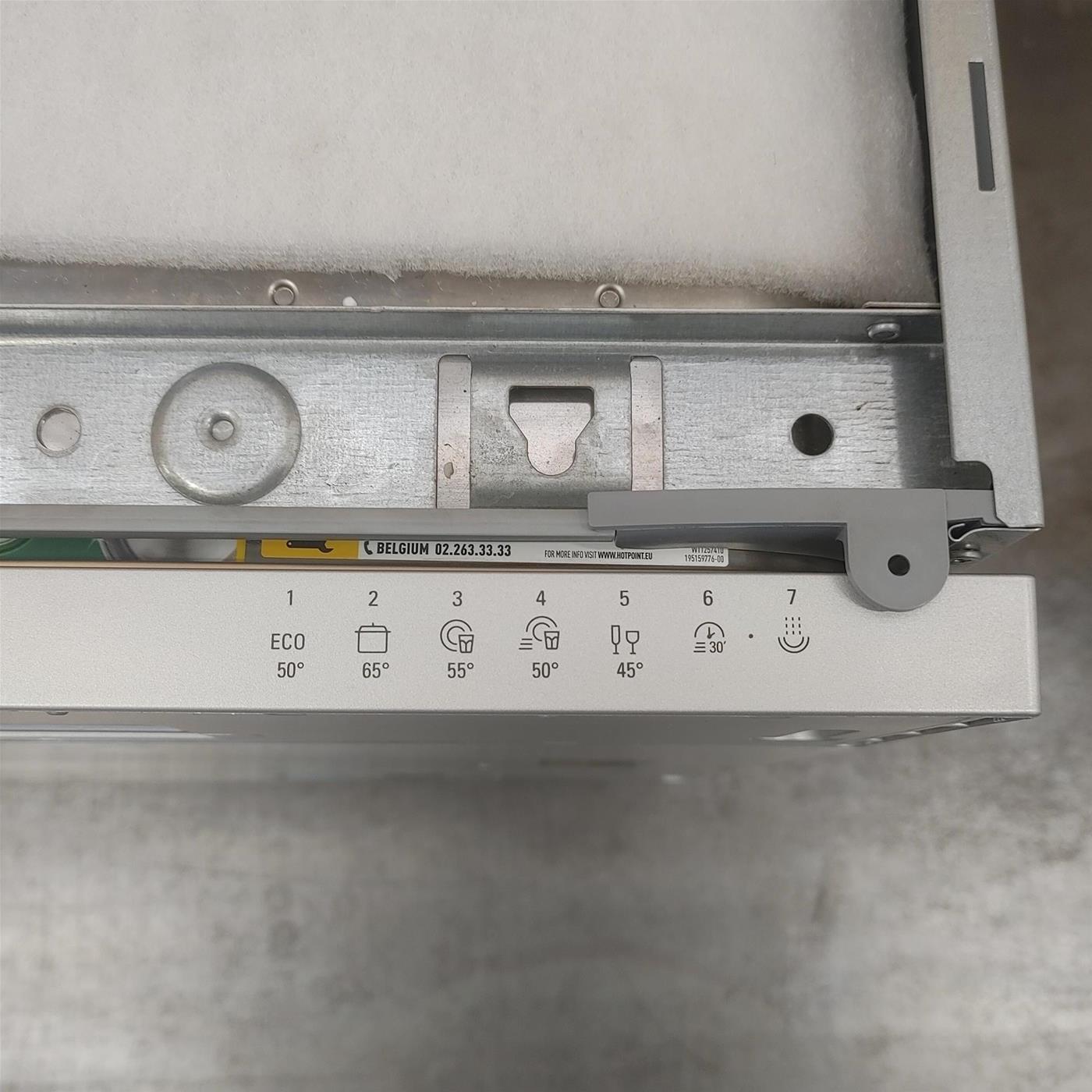 Lavastoviglie slim Hotpoint Ariston HSIC 3M19 a scomparsa totale 10 coperti