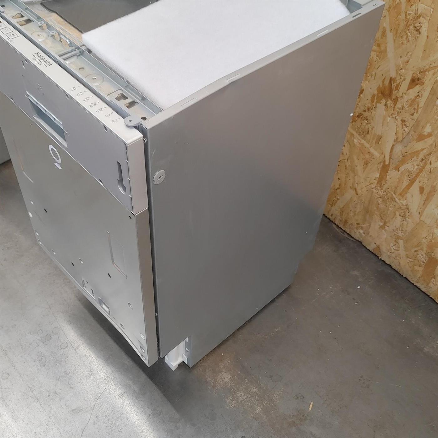 Lavastoviglie slim Hotpoint Ariston HSIC 3M19 a scomparsa totale 10 coperti