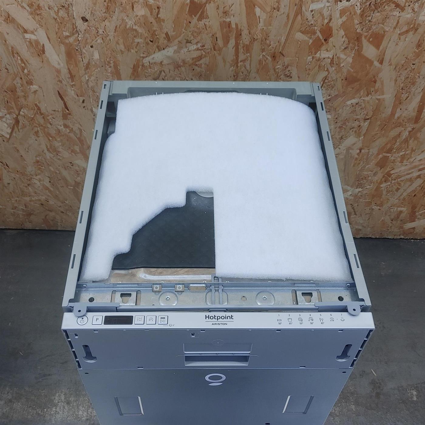 Lavastoviglie slim Hotpoint Ariston HSIC 3M19 a scomparsa totale 10 coperti
