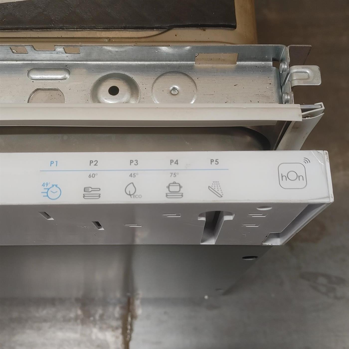 Lavastoviglie Candy CIP 3E7L0W a scomparsa totale 13 coperti