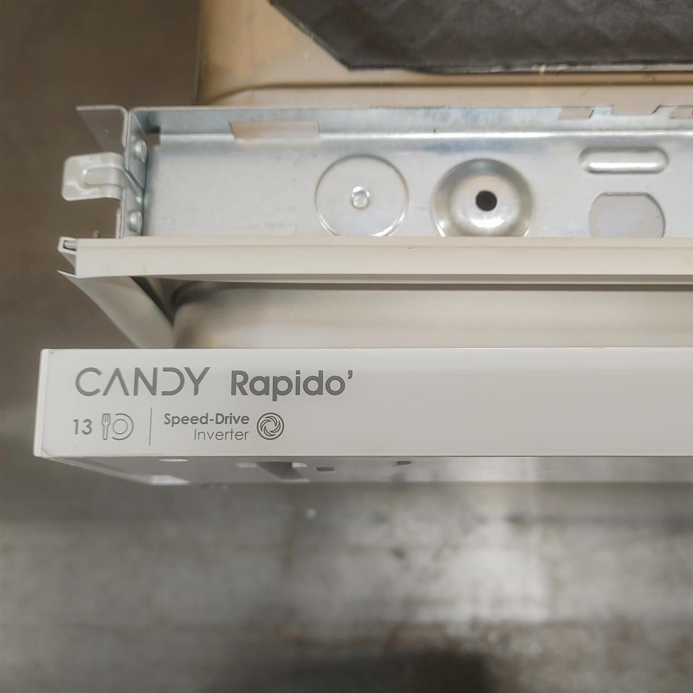 Lavastoviglie Candy CIP 3E7L0W a scomparsa totale 13 coperti