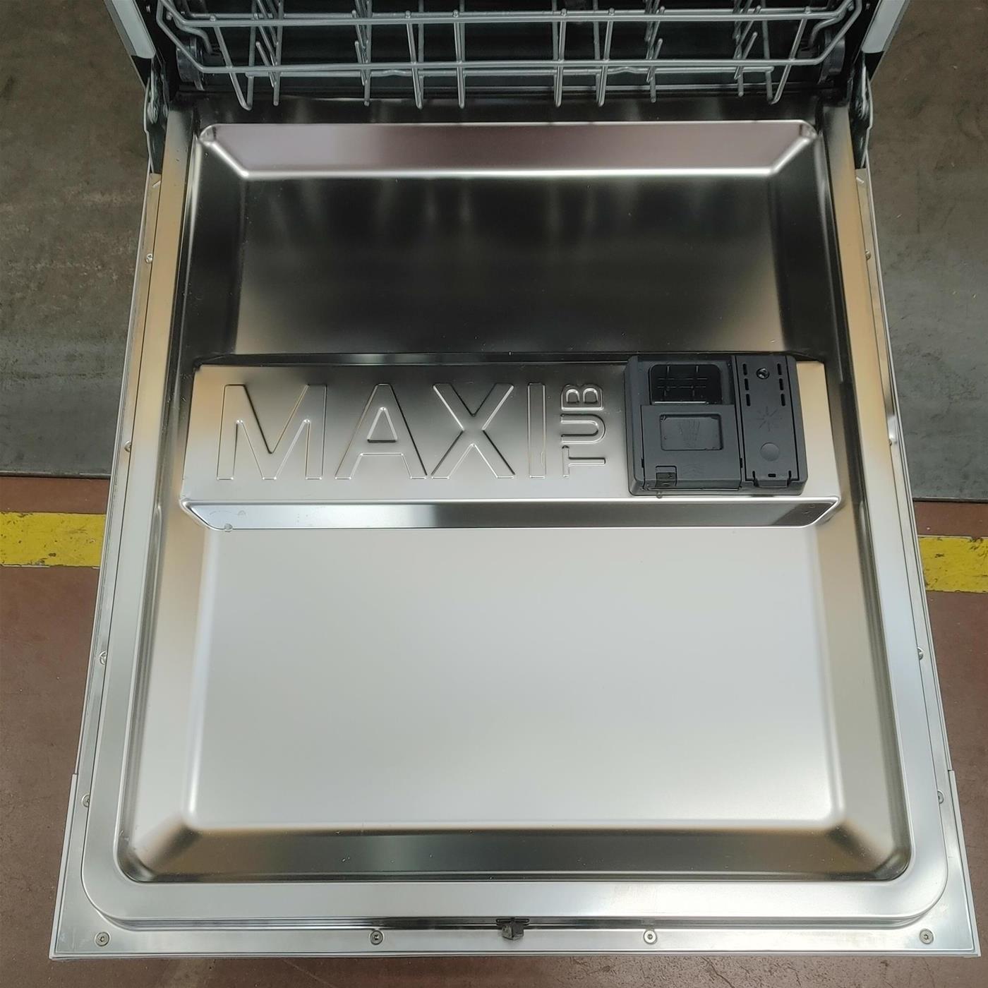 Lavastoviglie Candy CIP 3E7L0W a scomparsa totale 13 coperti