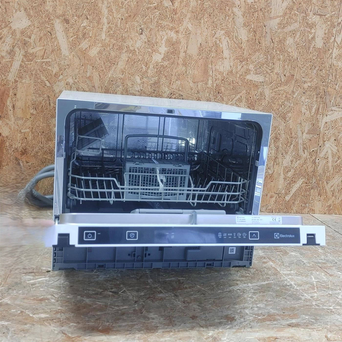 Lavastoviglie Electrolux ESL2500RO A scomparsa parziale 6 coperti