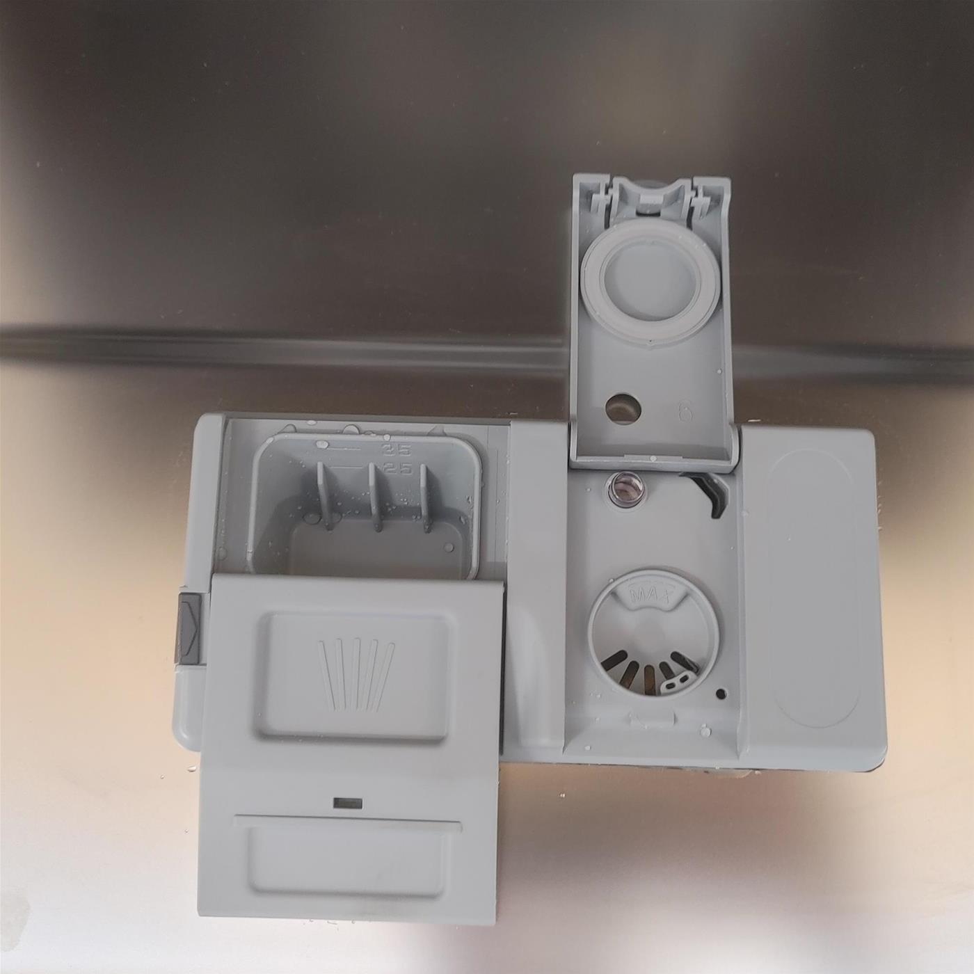 Lavastoviglie Indesit D2IHKL326 a scomparsa totale 14 coperti