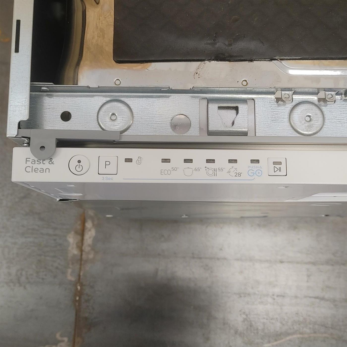 Lavastoviglie Indesit D2IHKL326 a scomparsa totale 14 coperti