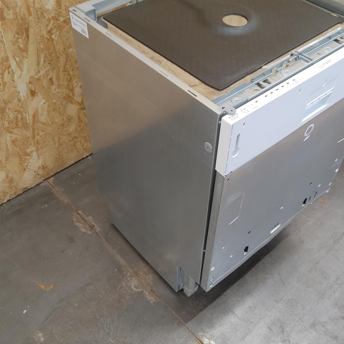 Lavastoviglie Indesit D2IHKL326 a scomparsa totale 14 coperti