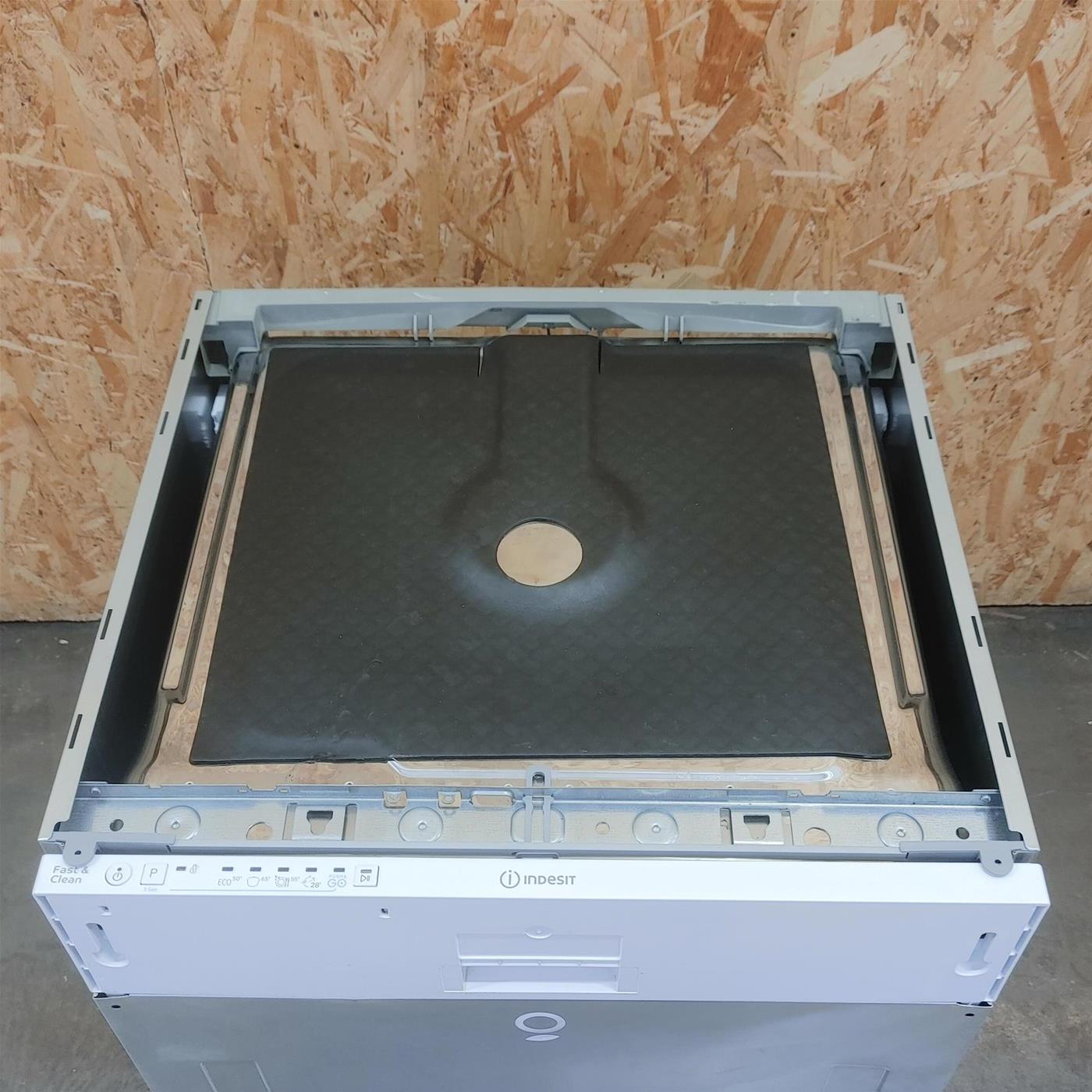 Lavastoviglie Indesit D2IHKL326 a scomparsa totale 14 coperti