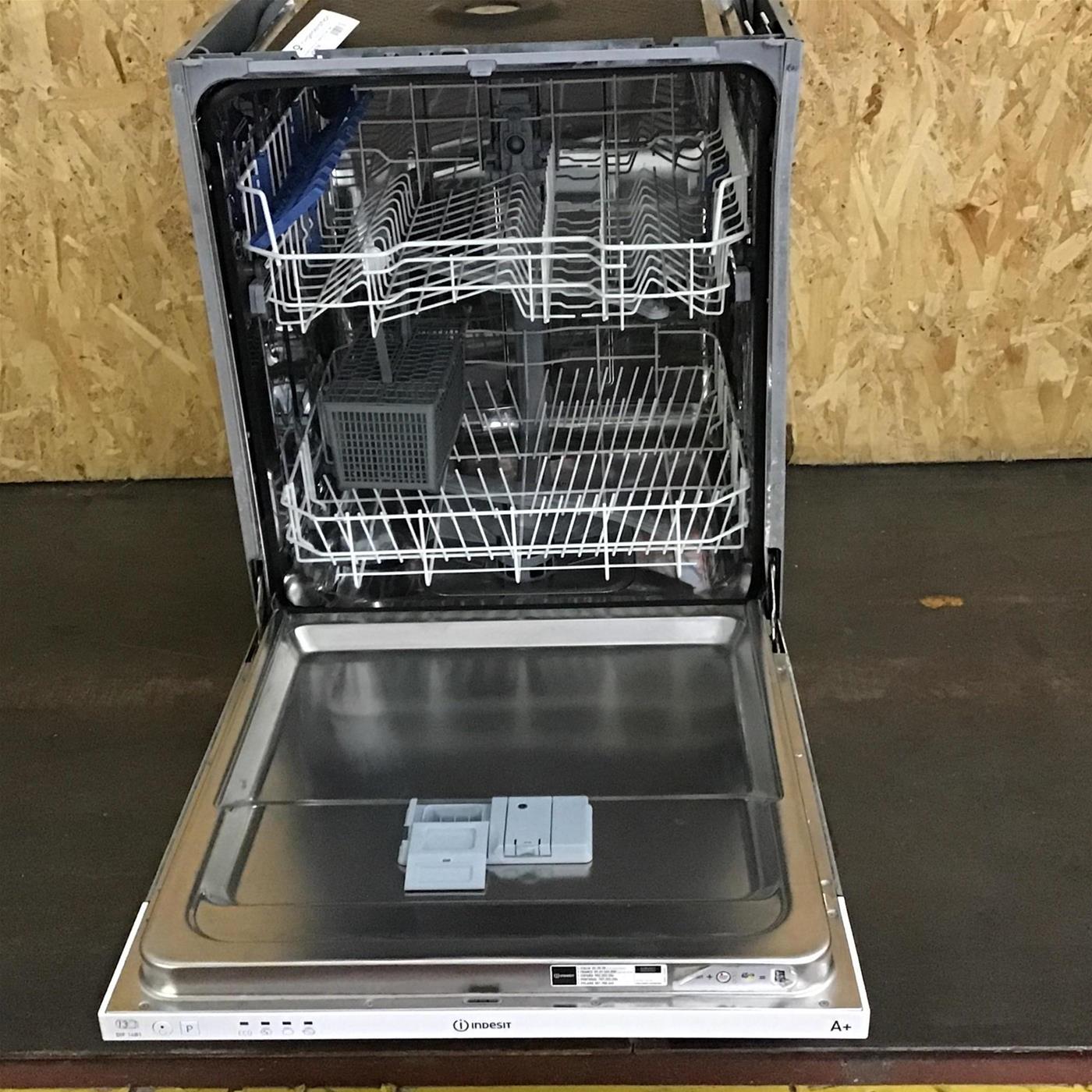 Lavastoviglie Indesit DIF 14B1 EU da incasso 13 coperti