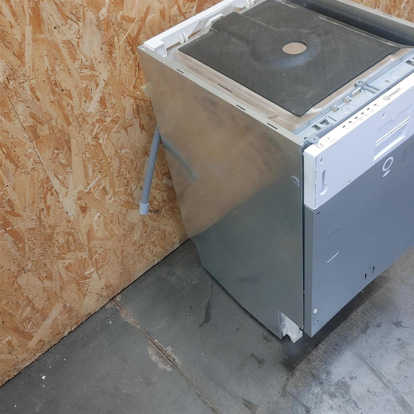 Lavastoviglie Indesit DSIE 2B10 da incasso 10 coperti