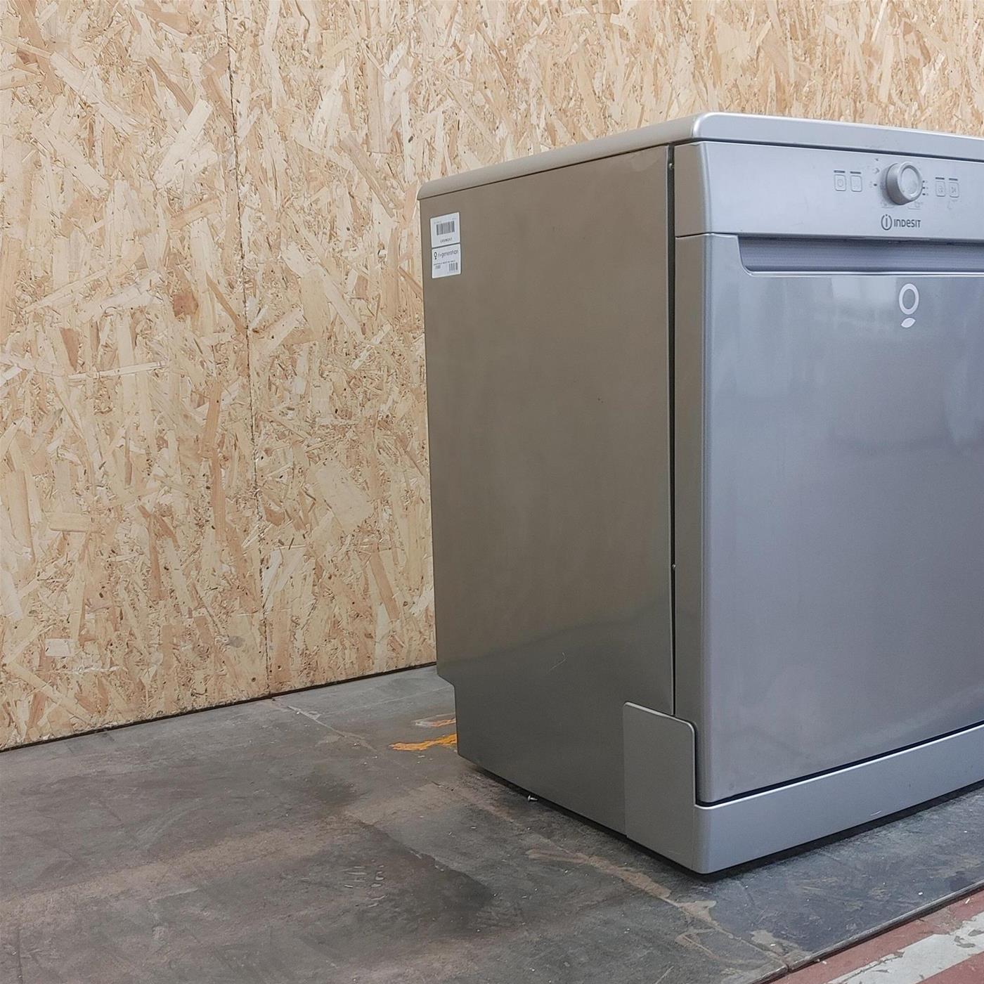 Indesit D2F HK26 S Lavastoviglie Libera installazione 14 Coperti E