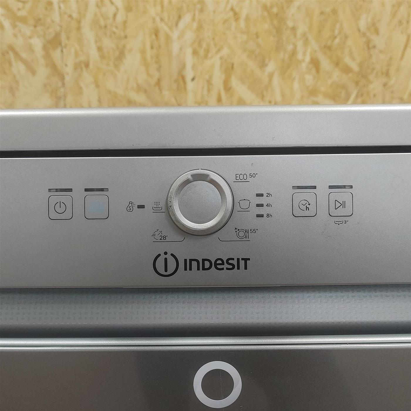 Indesit D2F HK26 S Lavastoviglie Libera installazione 14 Coperti E