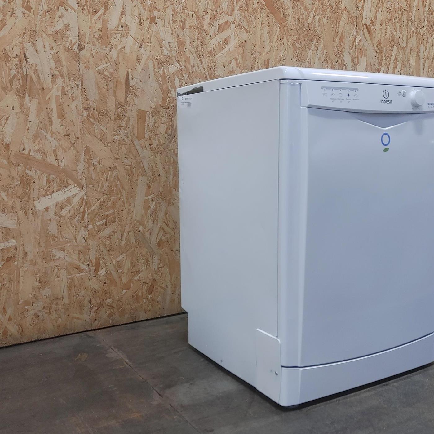 Indesit DFG 15B1 IT Lavastoviglie Libera installazione 13 coperti