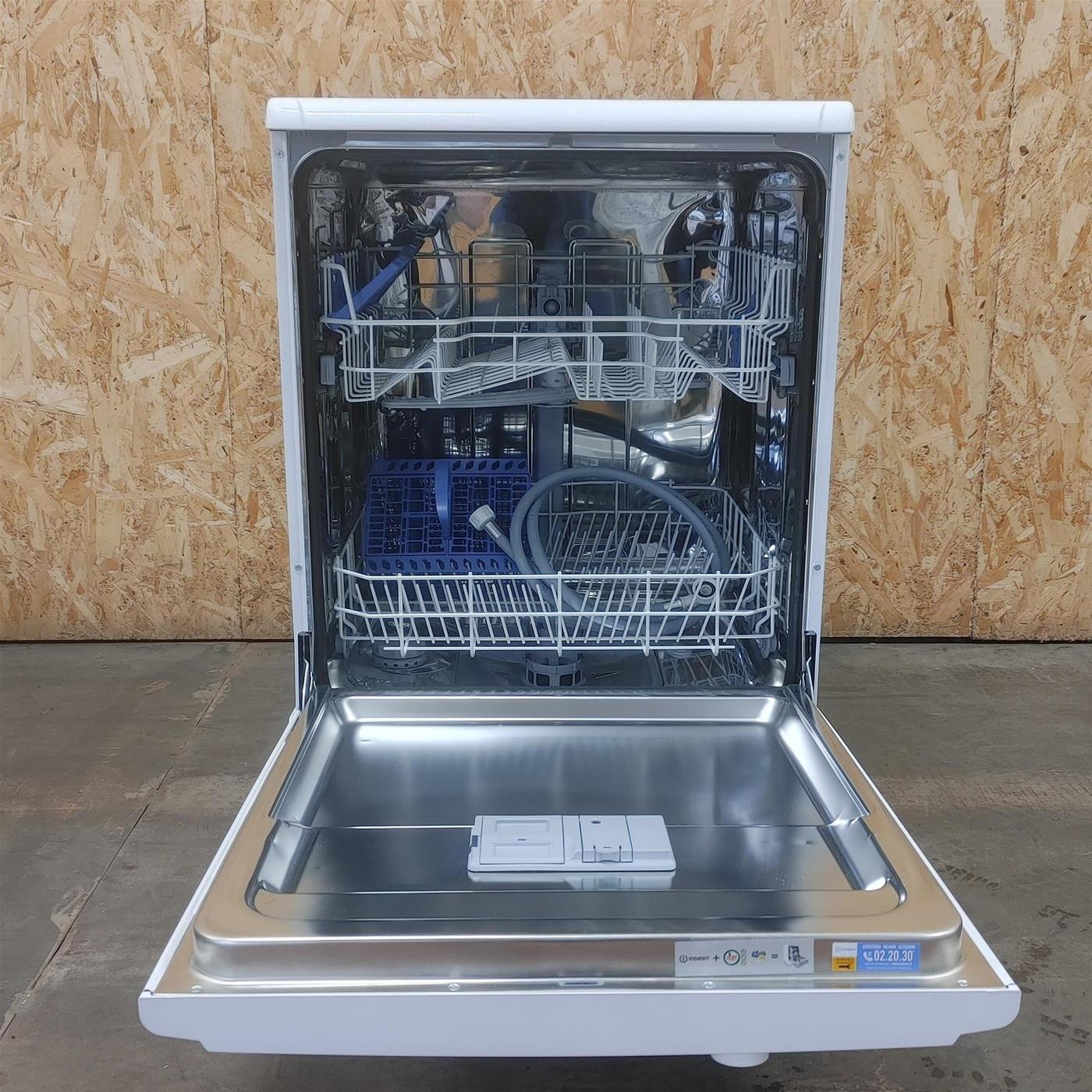 Indesit DFG 15B1 IT Lavastoviglie Libera installazione 13 coperti