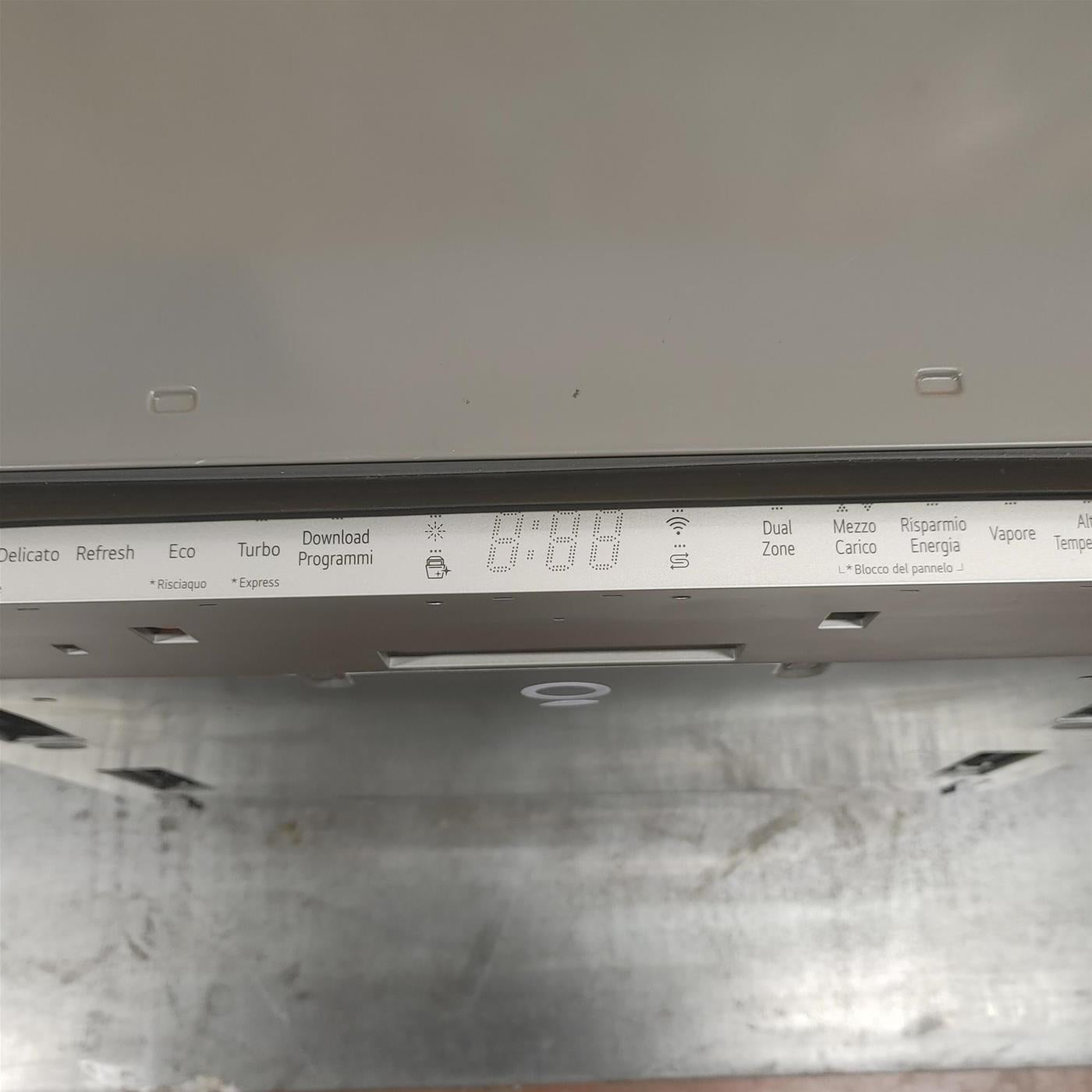 Lavastoviglie LG DB976TKS a scomparsa totale 14 Coperti