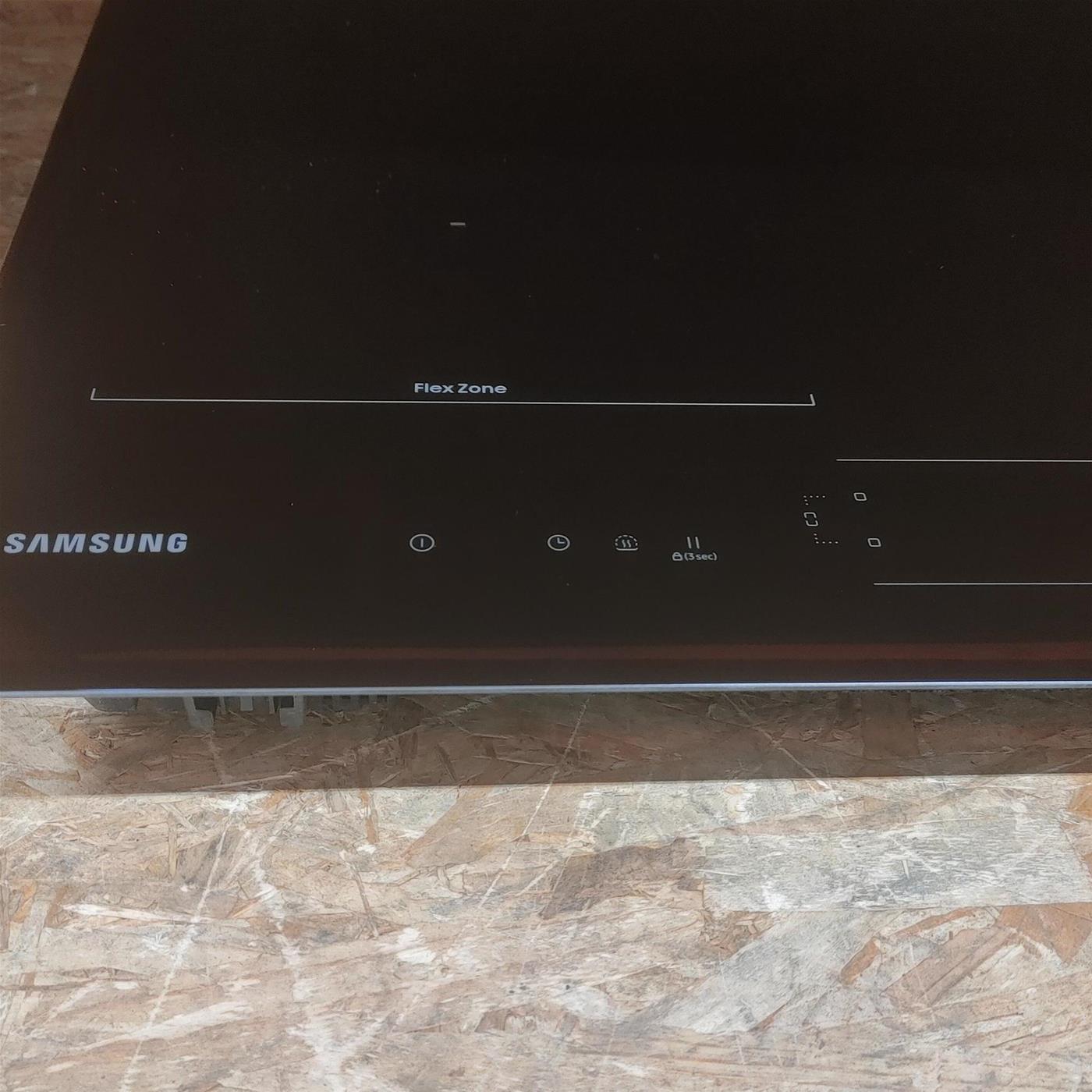 Piano cottura Samsung NZ64B5066KK a induzione