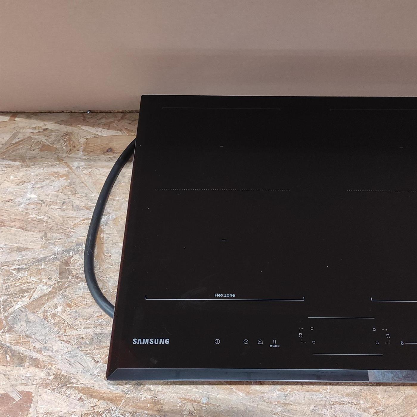 Piano cottura Samsung NZ64B5066KK a induzione 60cm Flex Zone WiFi