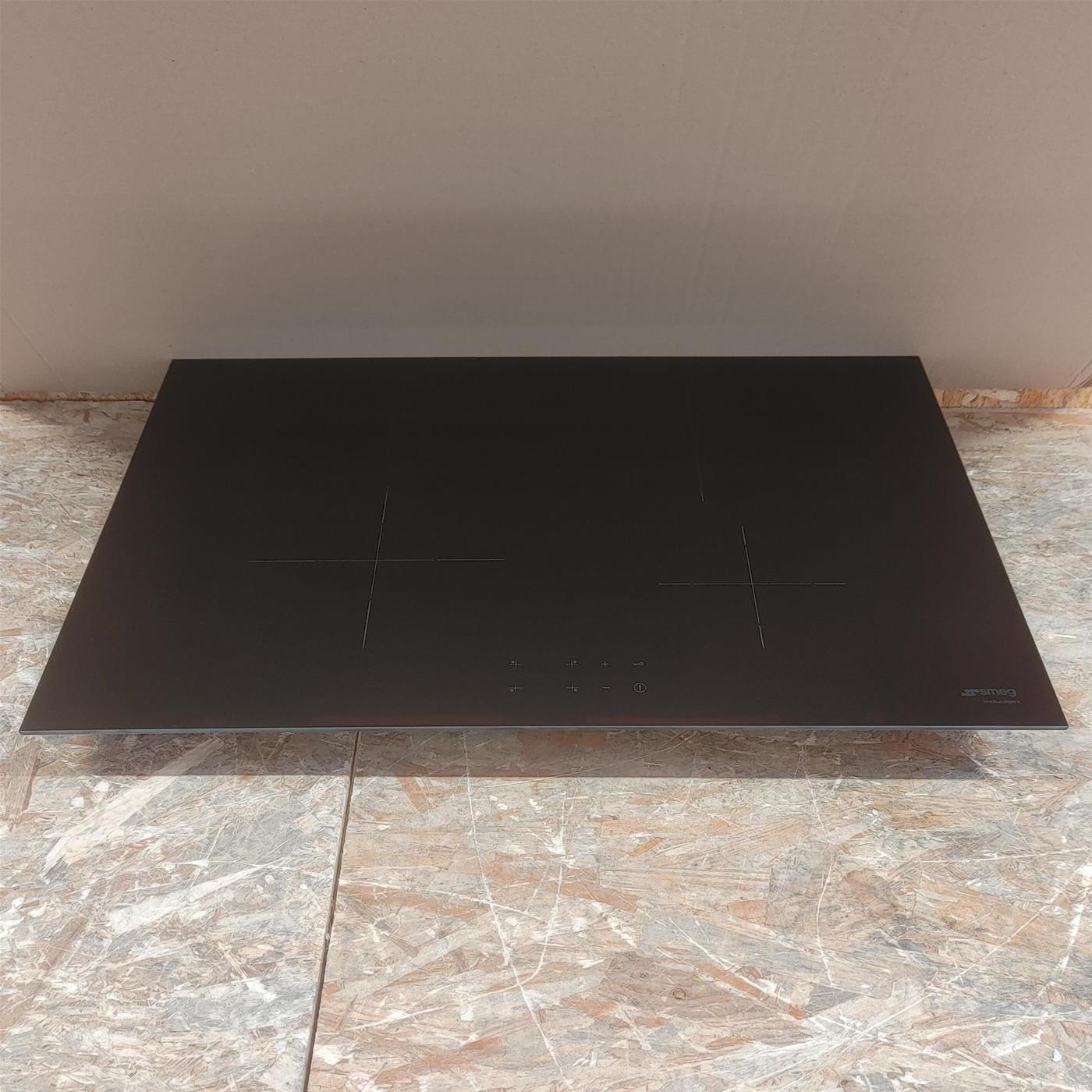 Piano cottura Smeg SI2741D a induzione 75 cm