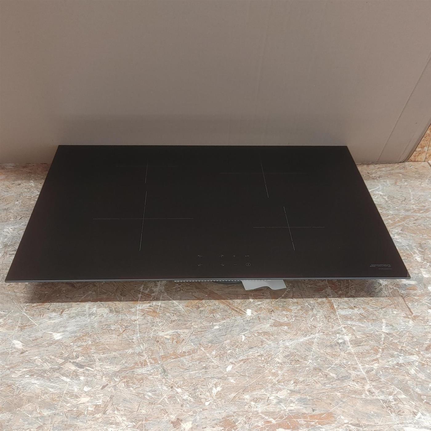 Piano cottura Smeg SI2741D a induzione 75 cm